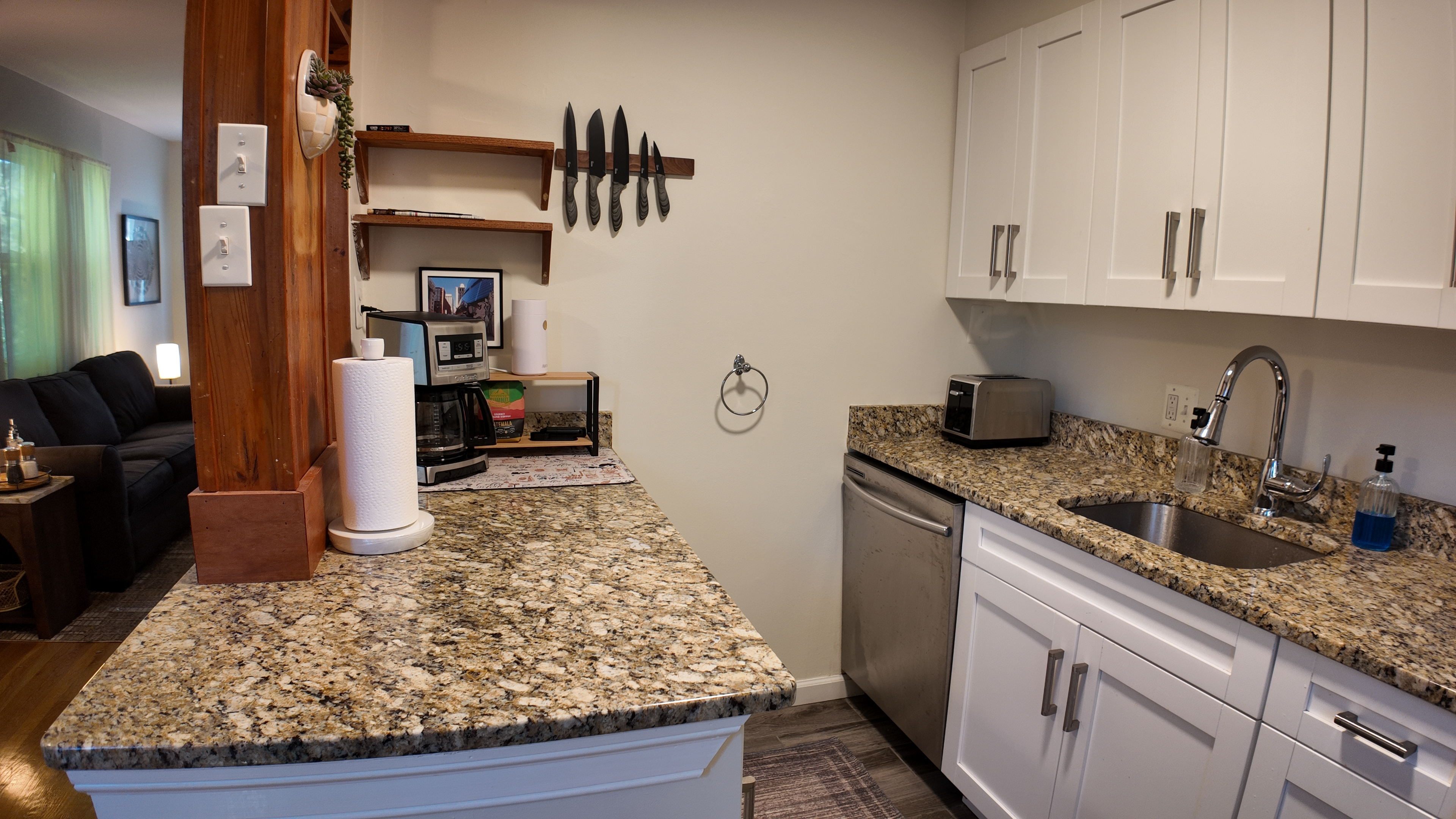 The Comforts of Home, Steps from Takoma's Coffee, Culture, Dining, and Metro - Photo 9