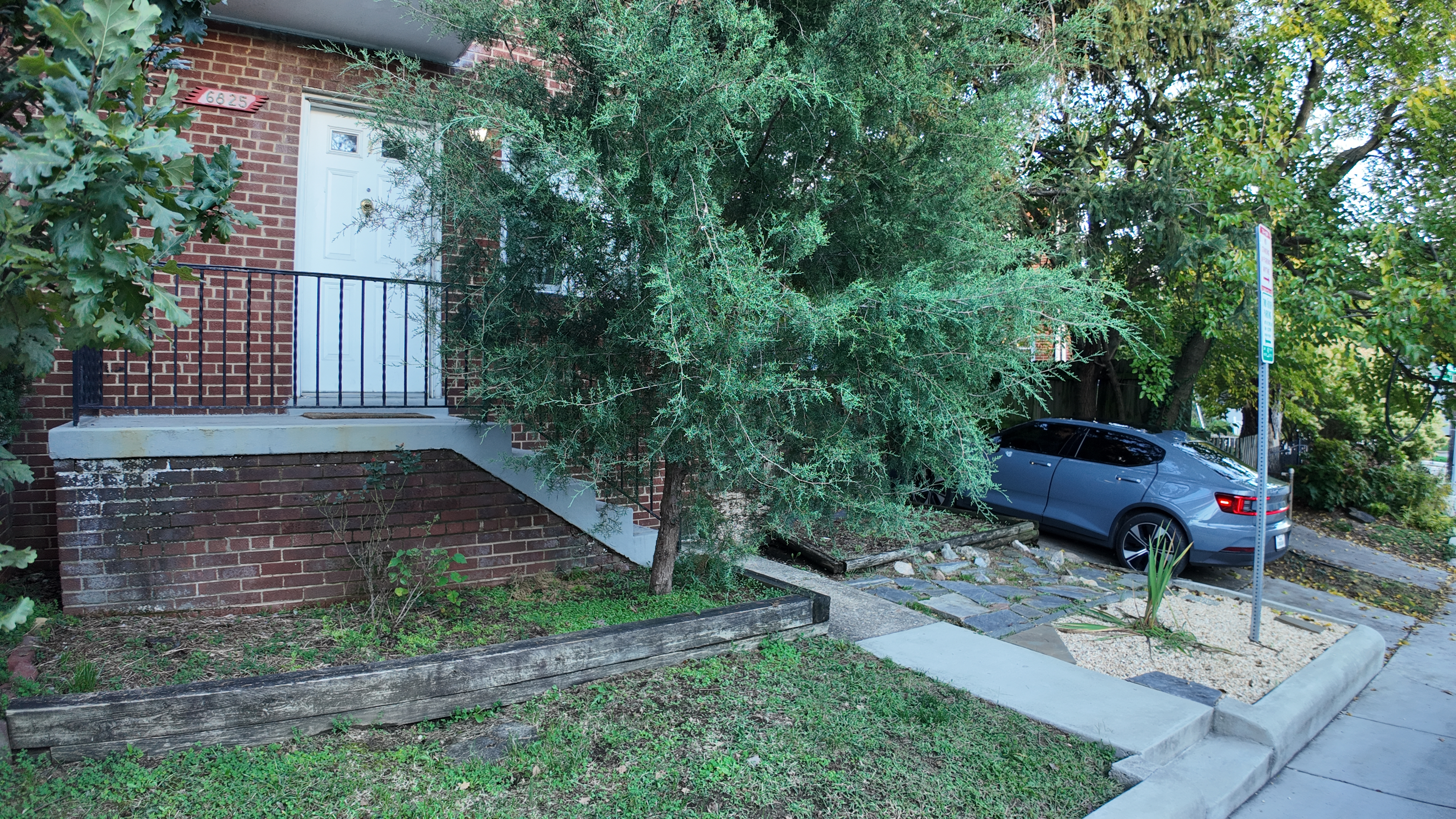 The Comforts of Home, Steps from Takoma's Coffee, Culture, Dining, and Metro - Photo 2
