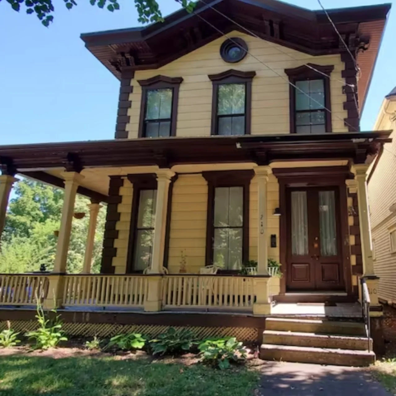 2 Bedroom Townhouse, Walk to Hospitals, Downtown, and SU. - Photo 1