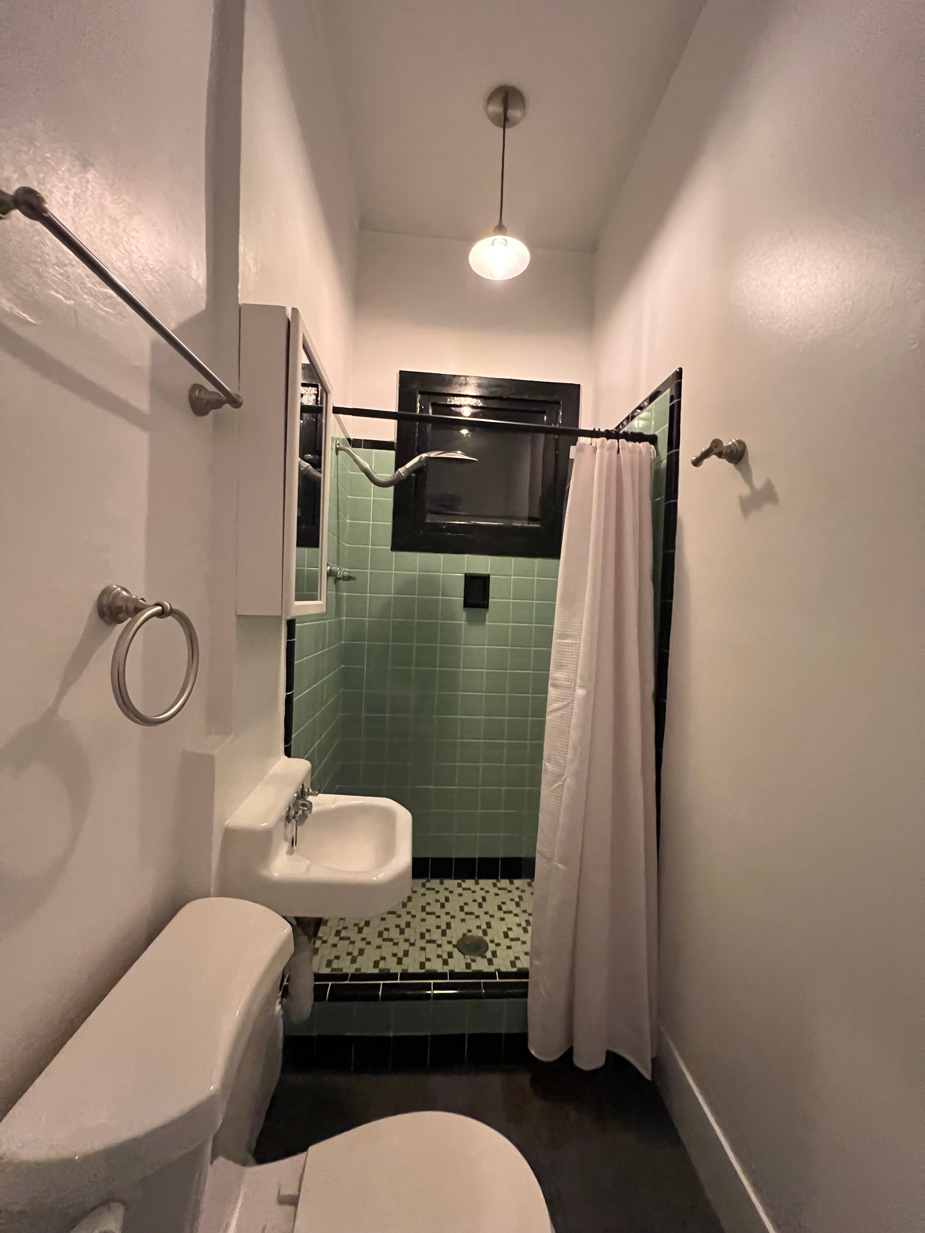 2 Bedroom Townhouse, Walk to Hospitals, Downtown, and SU. - Photo 10