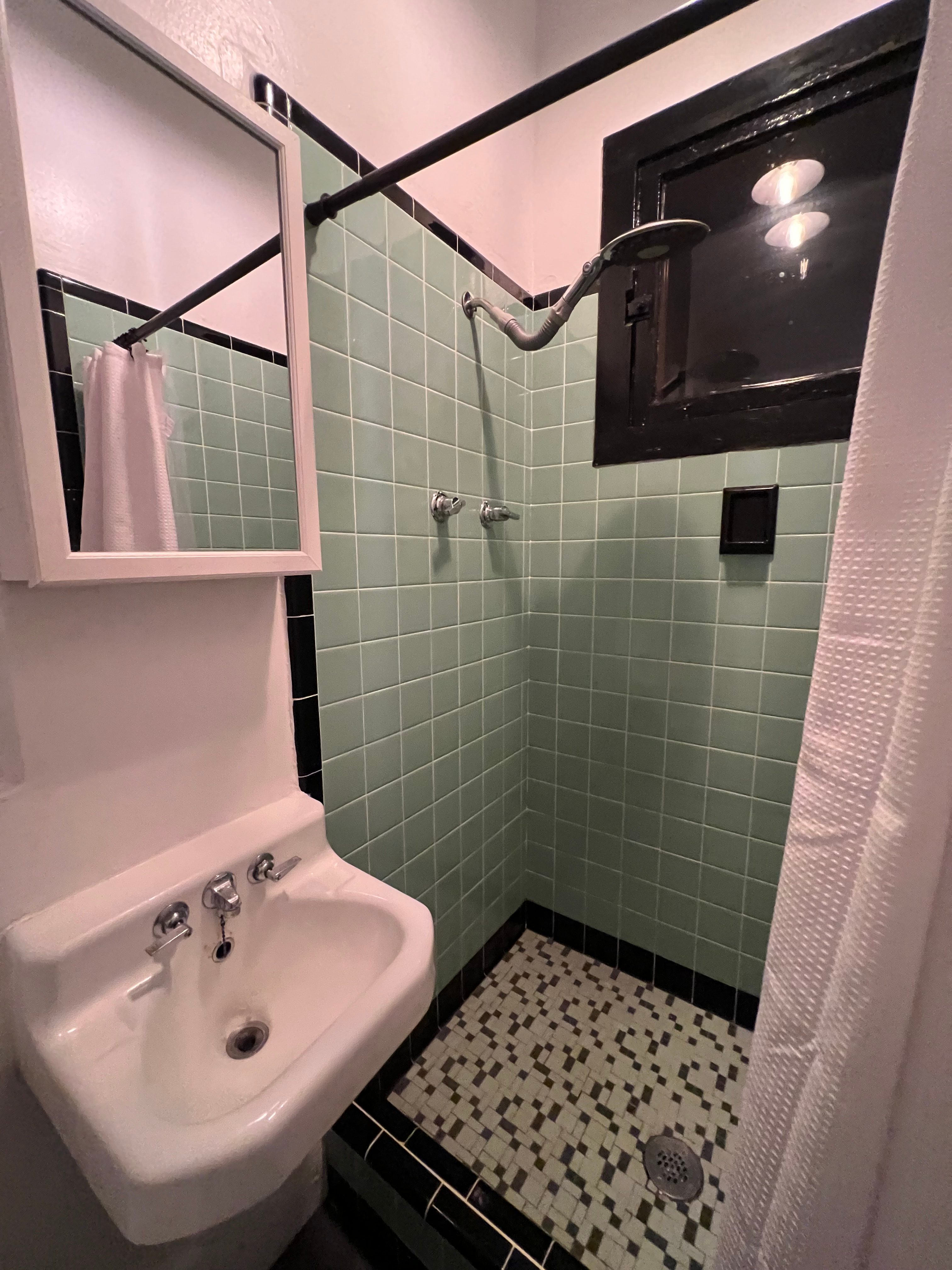 2 Bedroom Townhouse, Walk to Hospitals, Downtown, and SU. - Photo 11