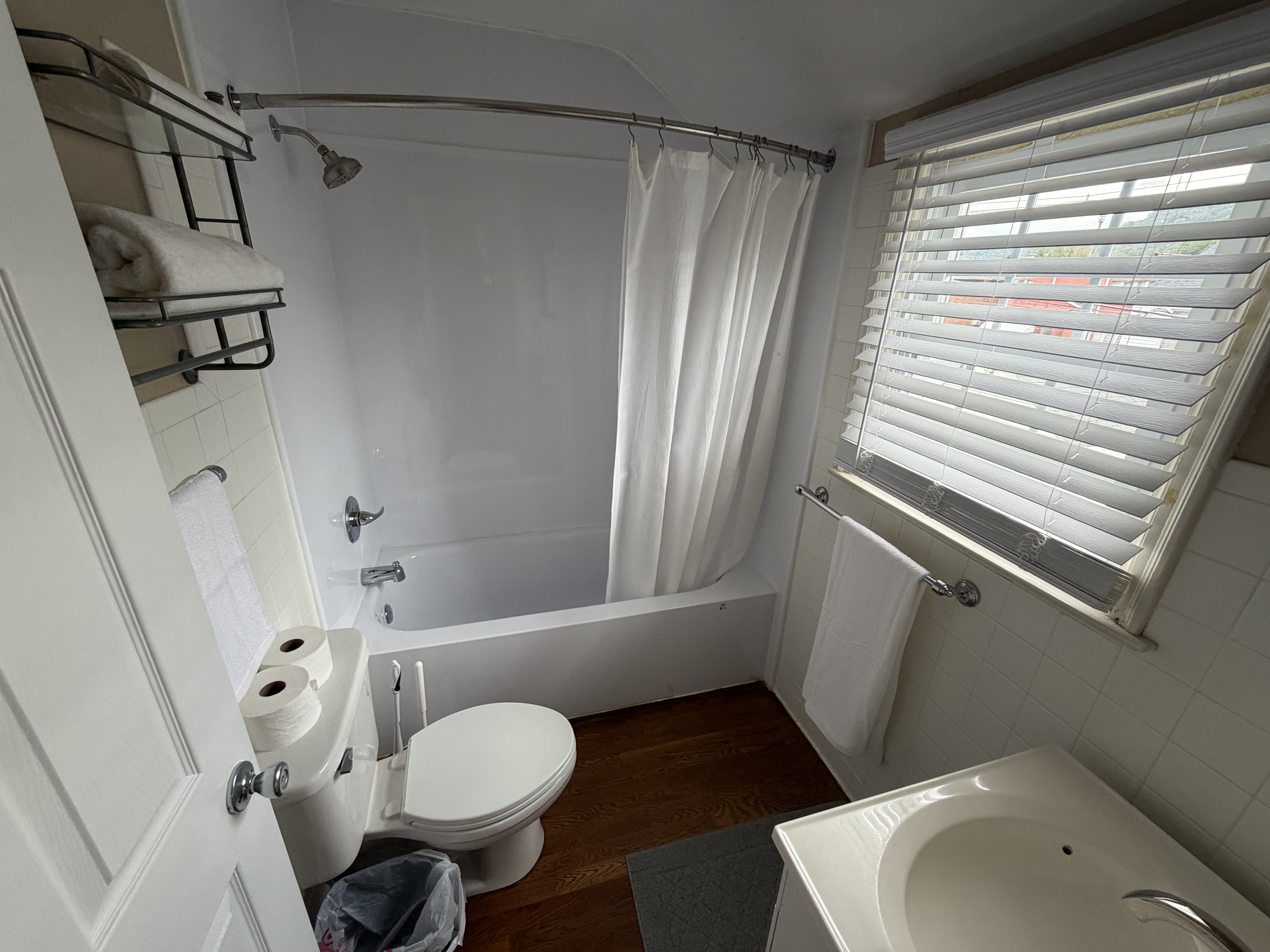 Furnished Private Room in Shared Home Next To CAMC Memorial - Charleston, WV - Photo 6