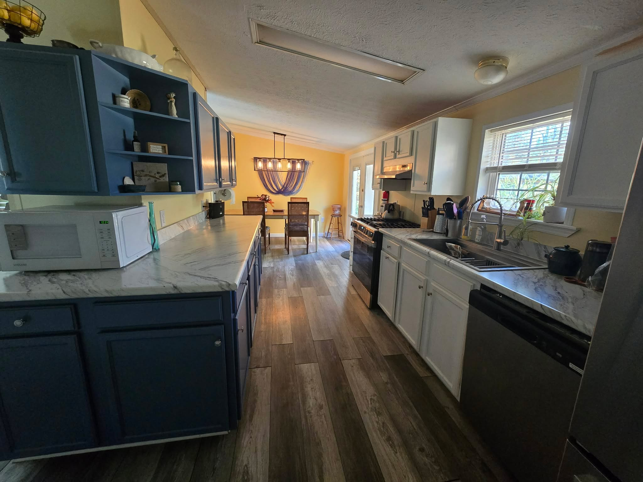 Eden Escape, 3 bedroom cozy home in quiet neighborhood - Photo 8