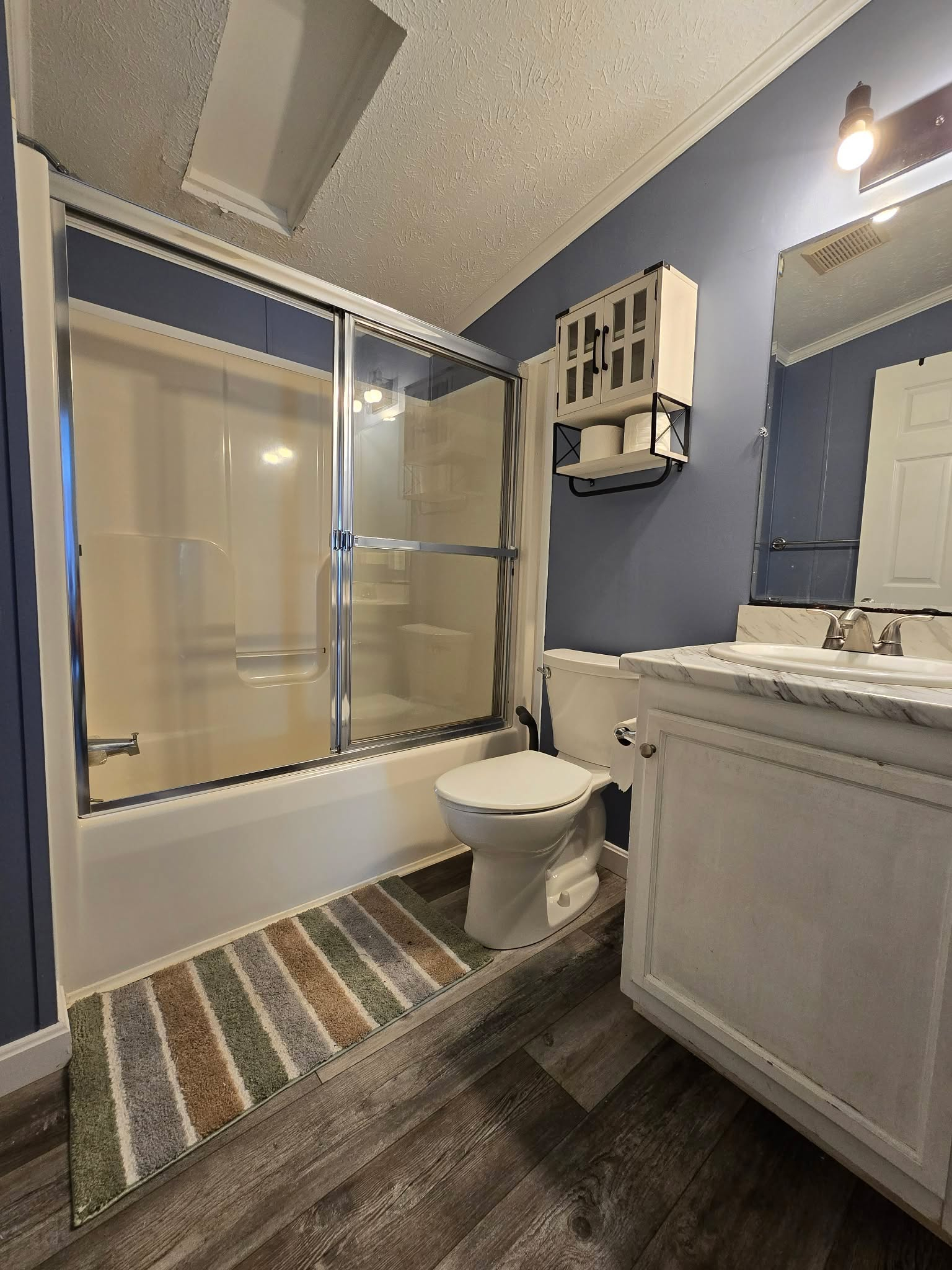 Eden Escape, 3 bedroom cozy home in quiet neighborhood - Photo 4