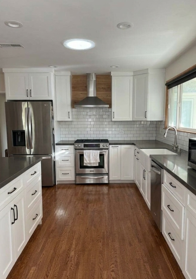 Furnished 3BR/2BA Home with Yard & Biweekly Cleaning | Palms / West LA - Photo 4