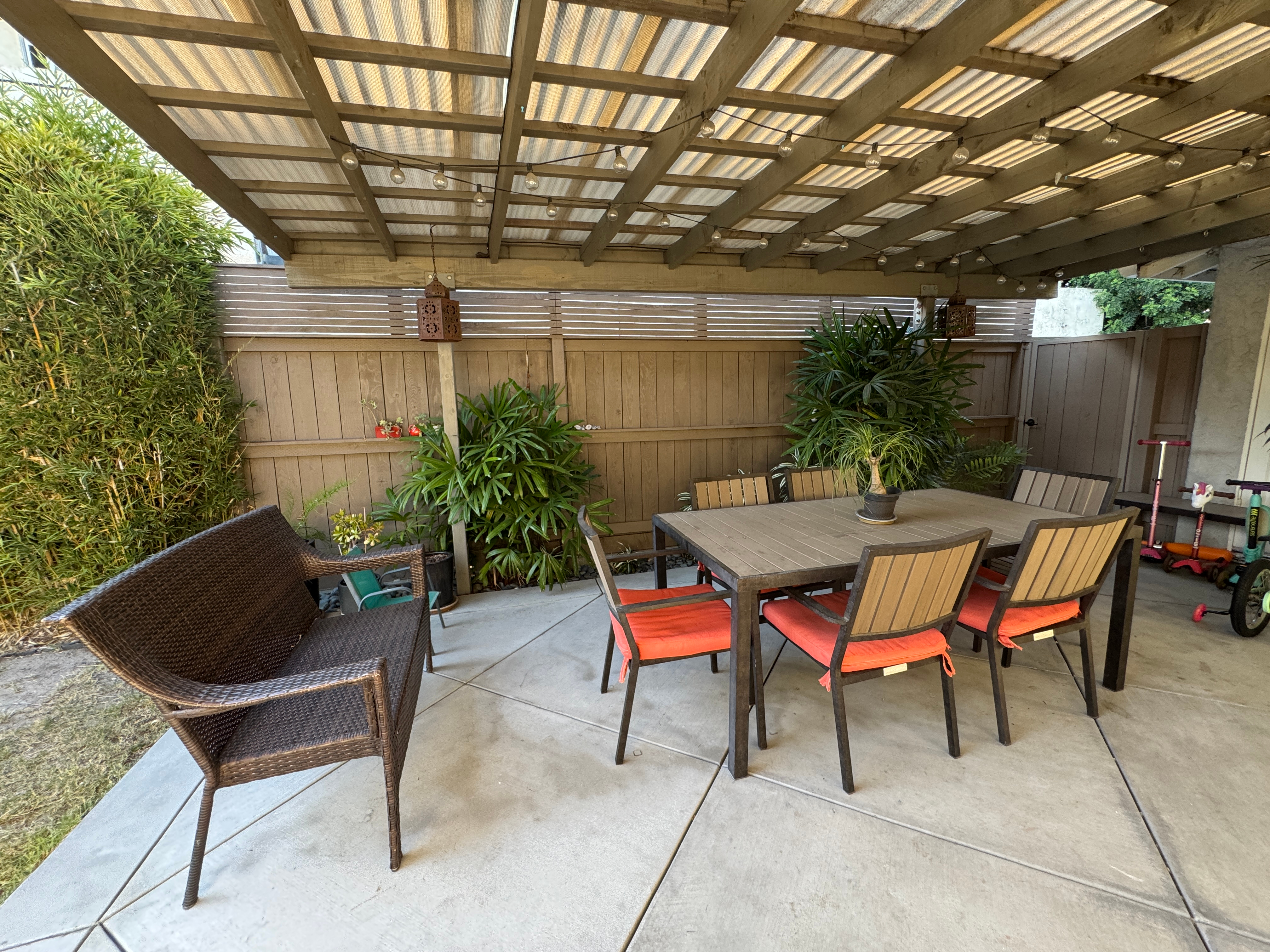 Furnished 3BR/2BA Home with Yard & Biweekly Cleaning | Palms / West LA - Photo 6