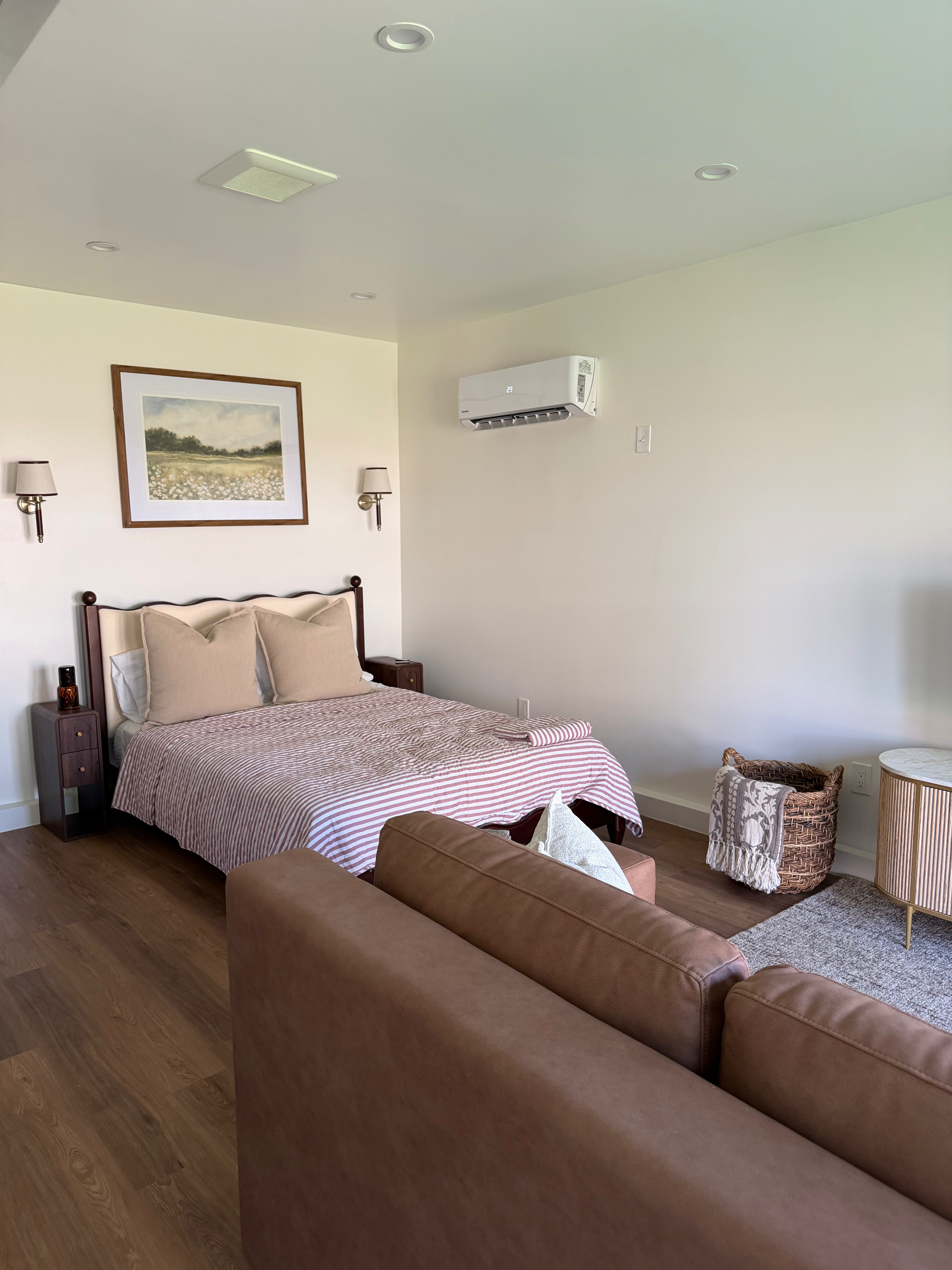 Guest House in Los Angeles - Photo 3