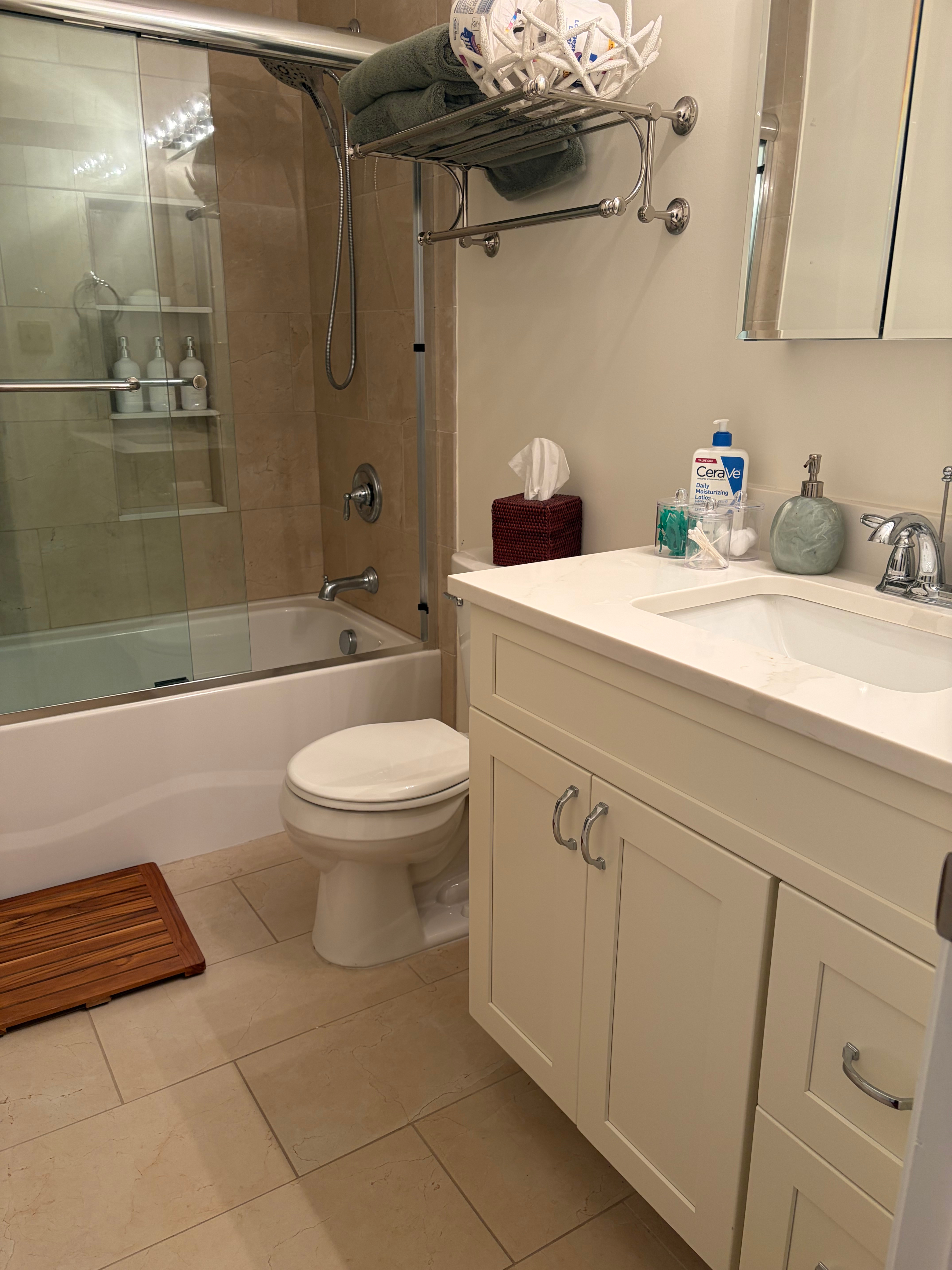 Quite Oasis for Professionals. Private Bed/Bath. Very Nice Walkable Neighborhood. - Photo 5