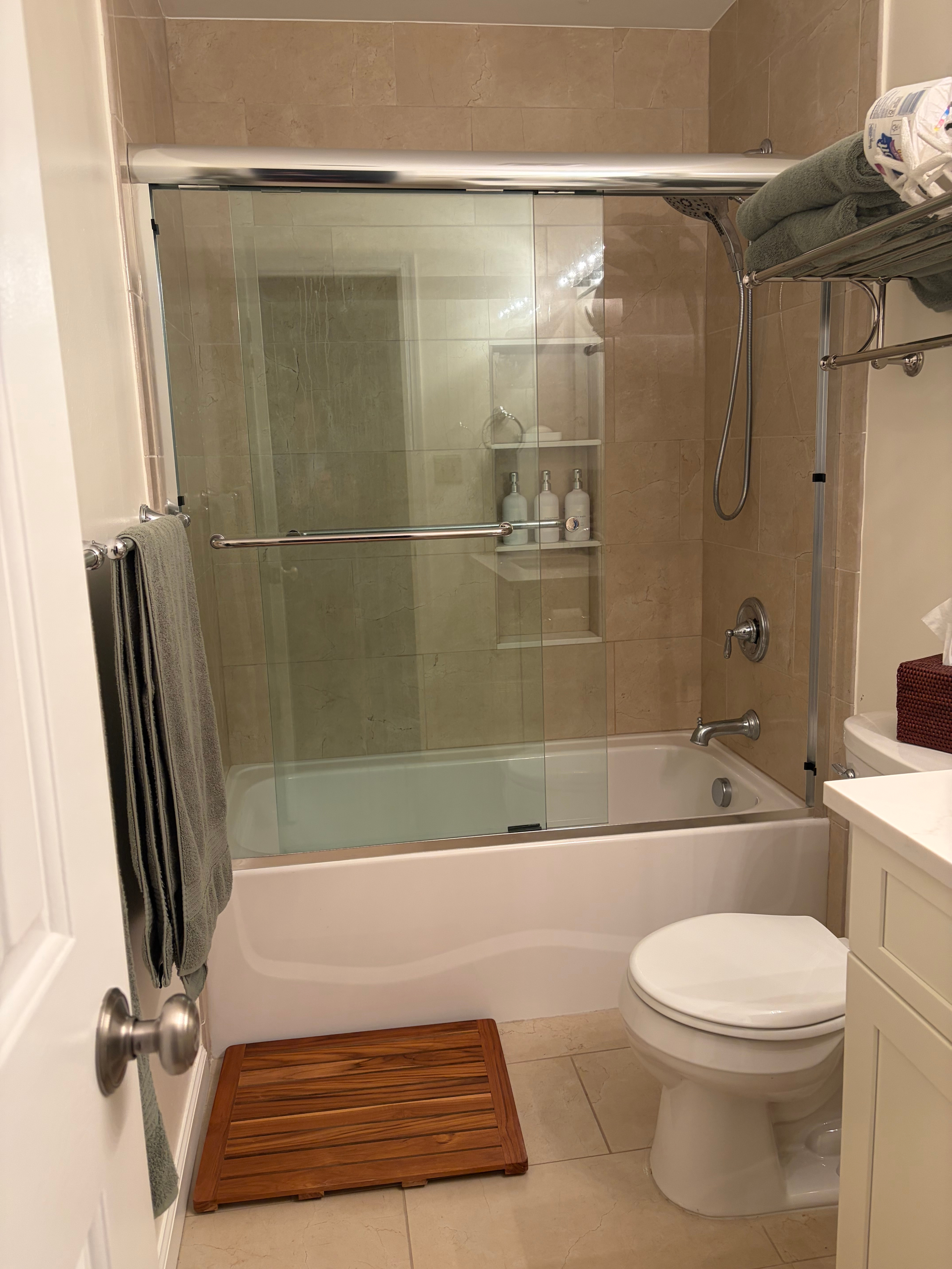 Quite Oasis for Professionals.  Private Bed/Bath.  Very Nice Walkable Neighborhood. - Photo 6