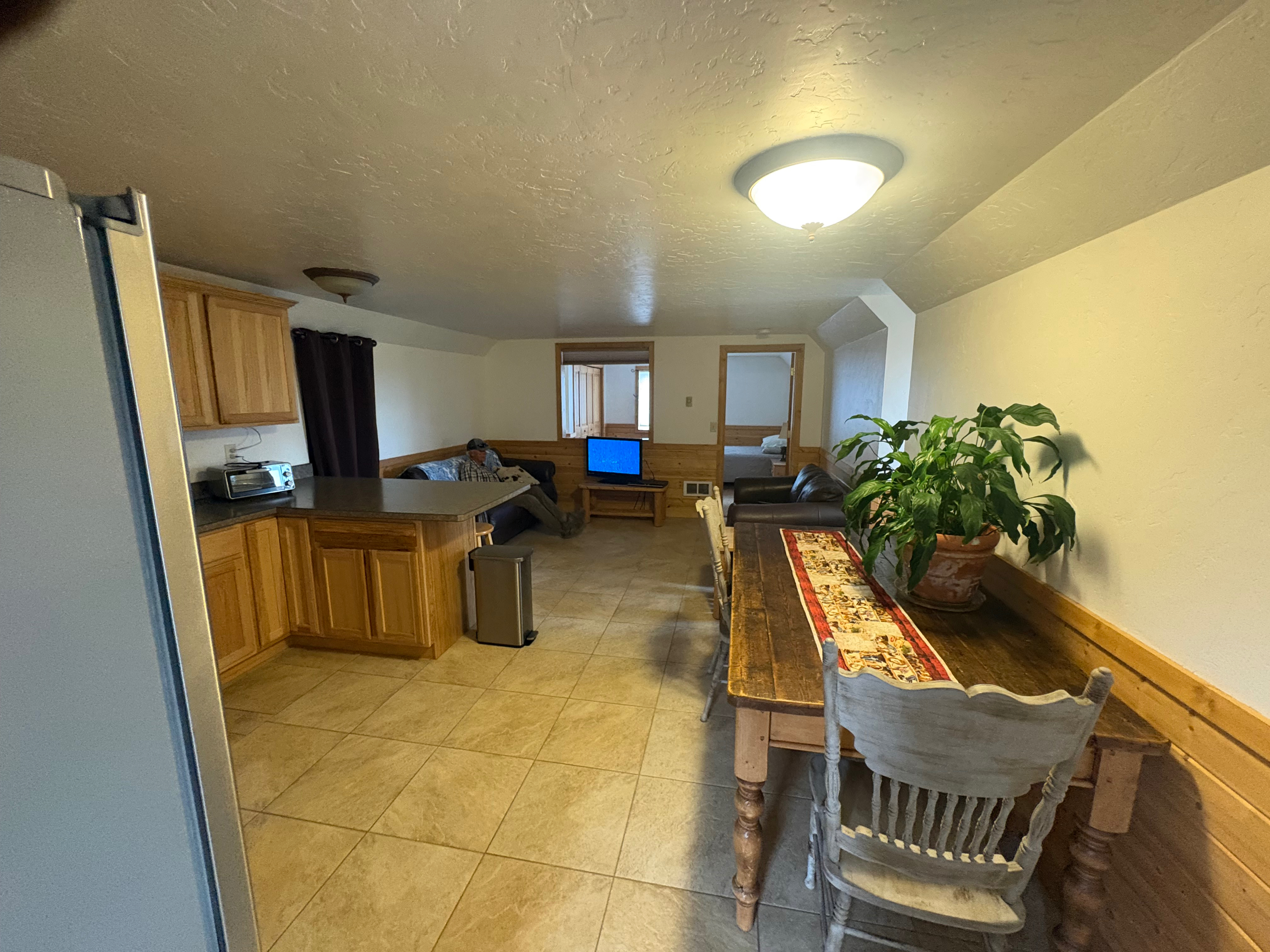 One bedroom, one bath, full kitchen and living area - Photo 1