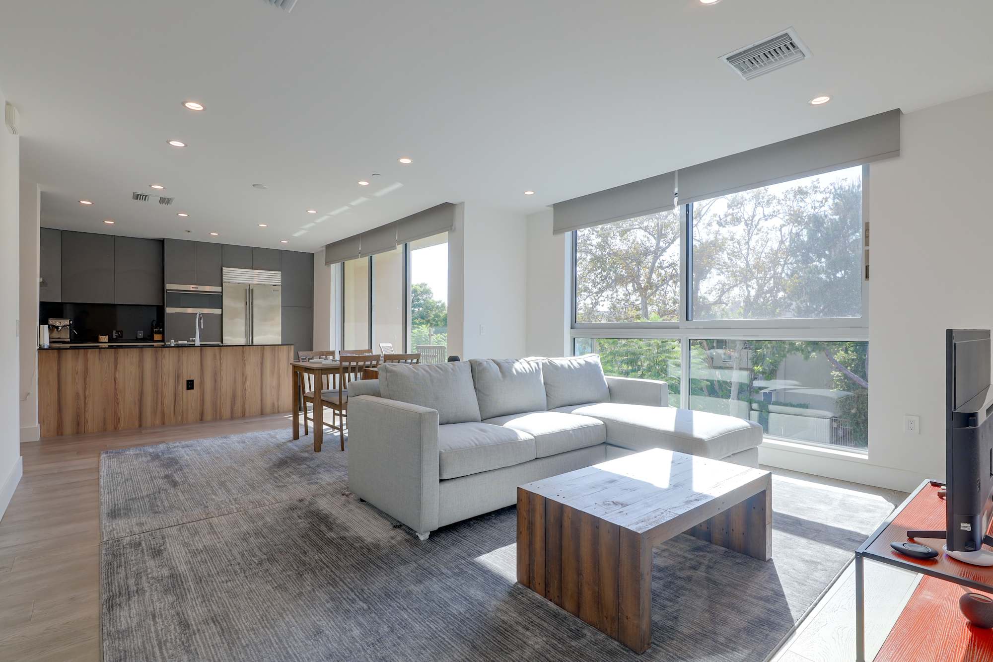 Walkable & Sleek LA Condo w/ Private Office - 593875 - Photo 1