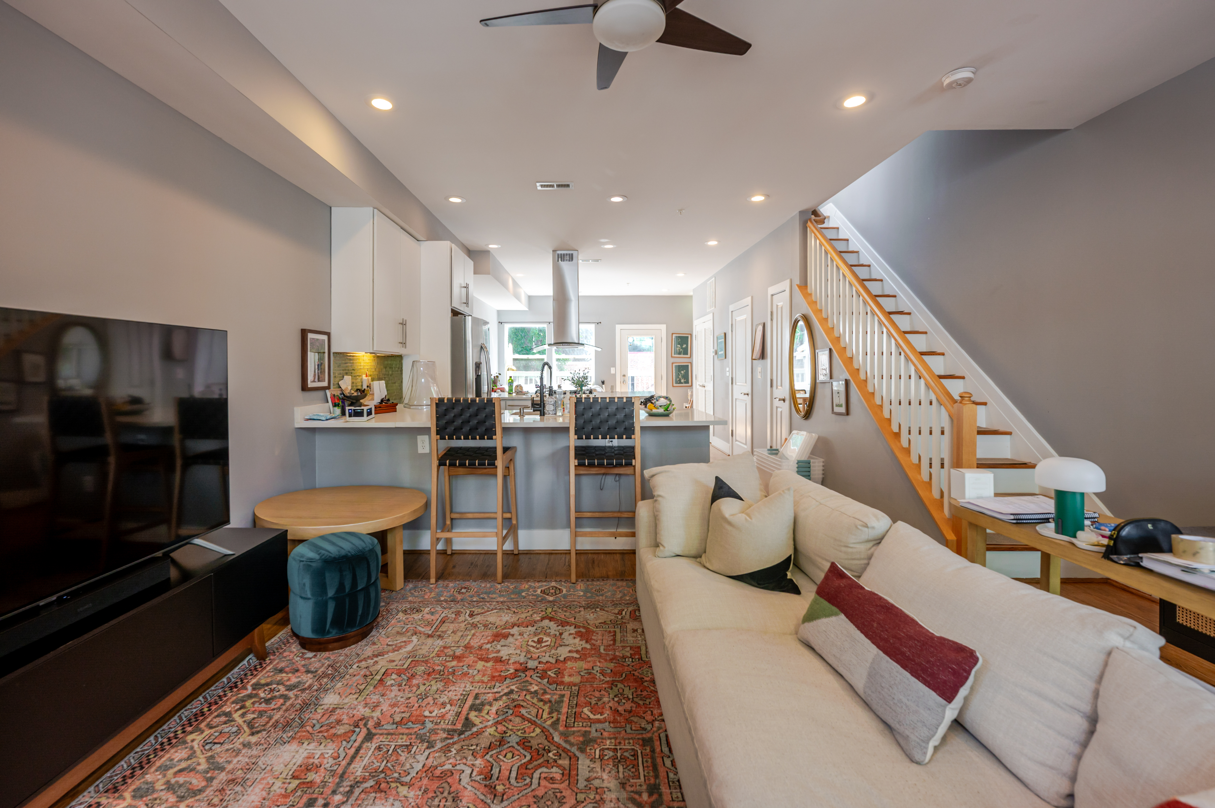 Gorgeous Bright Home in Unbeatable Location - Photo 6