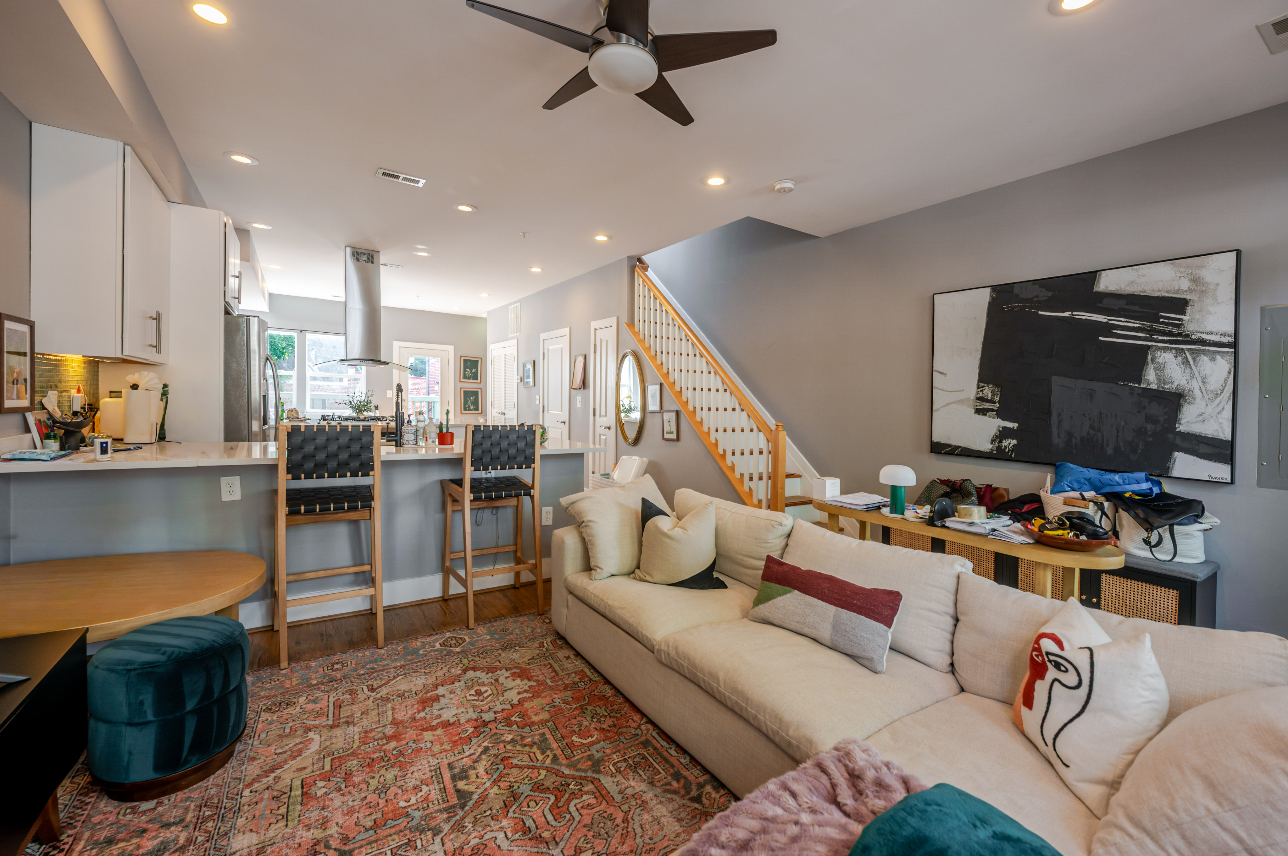 Gorgeous Bright Home in Unbeatable Location - Photo 7