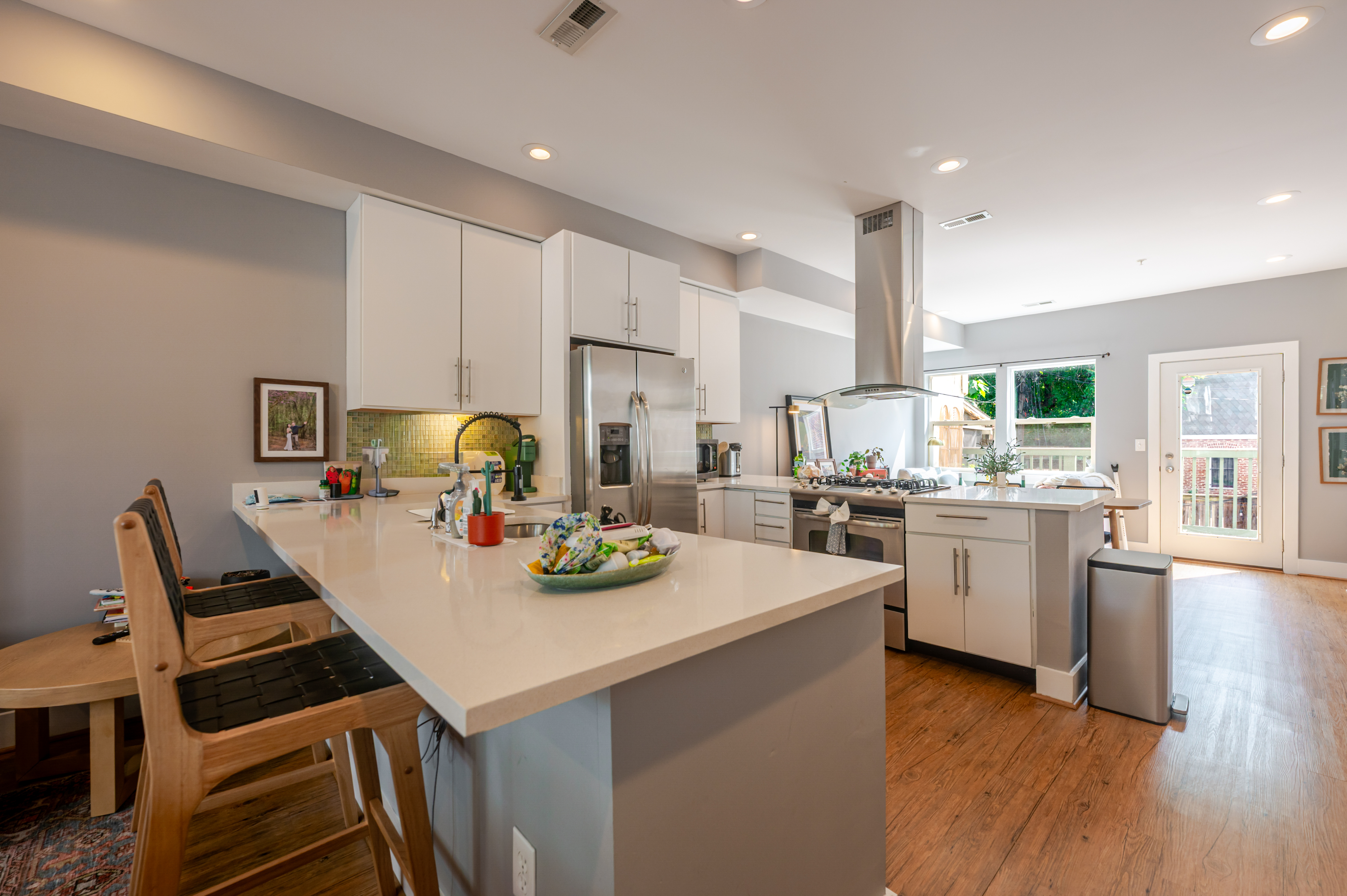 Gorgeous Bright Home in Unbeatable Location - Photo 9