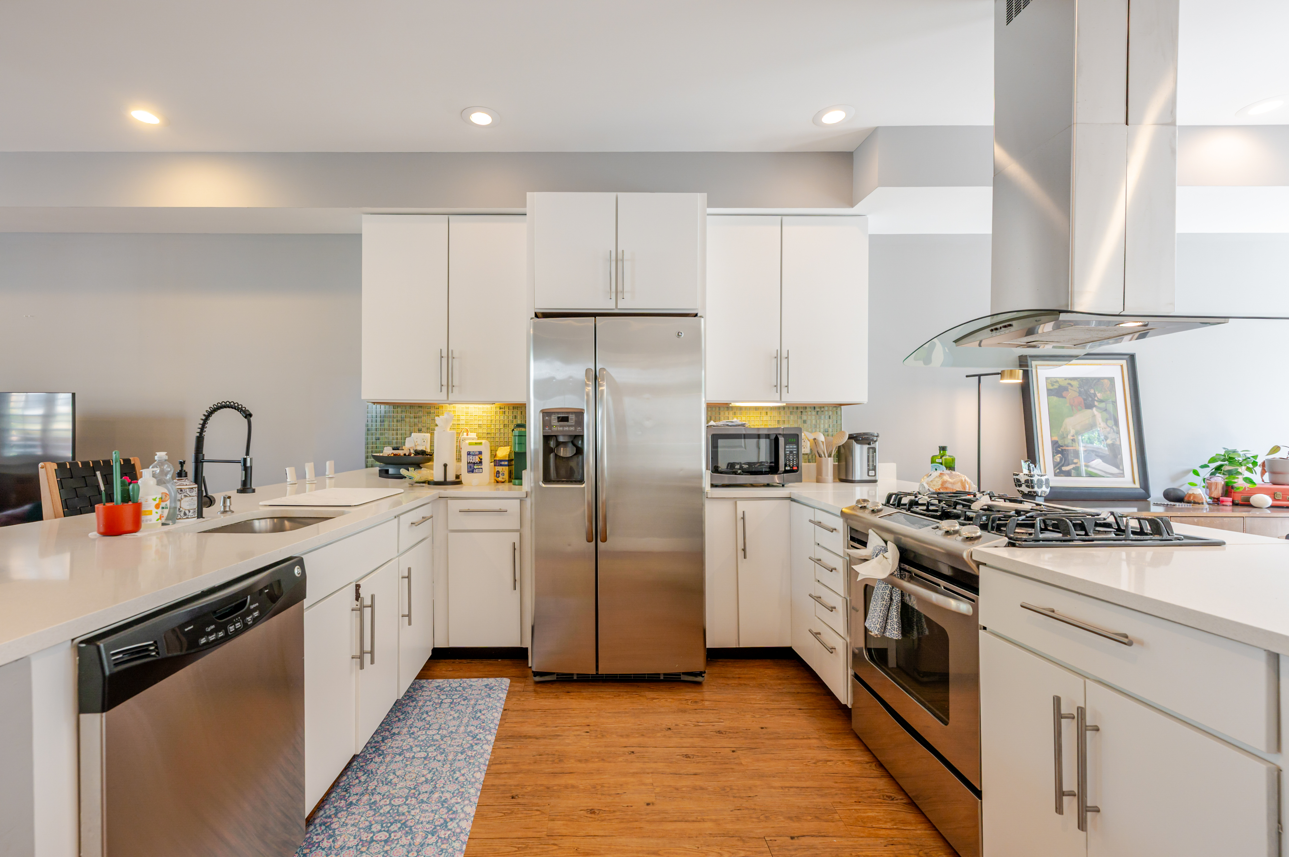Gorgeous Bright Home in Unbeatable Location - Photo 10