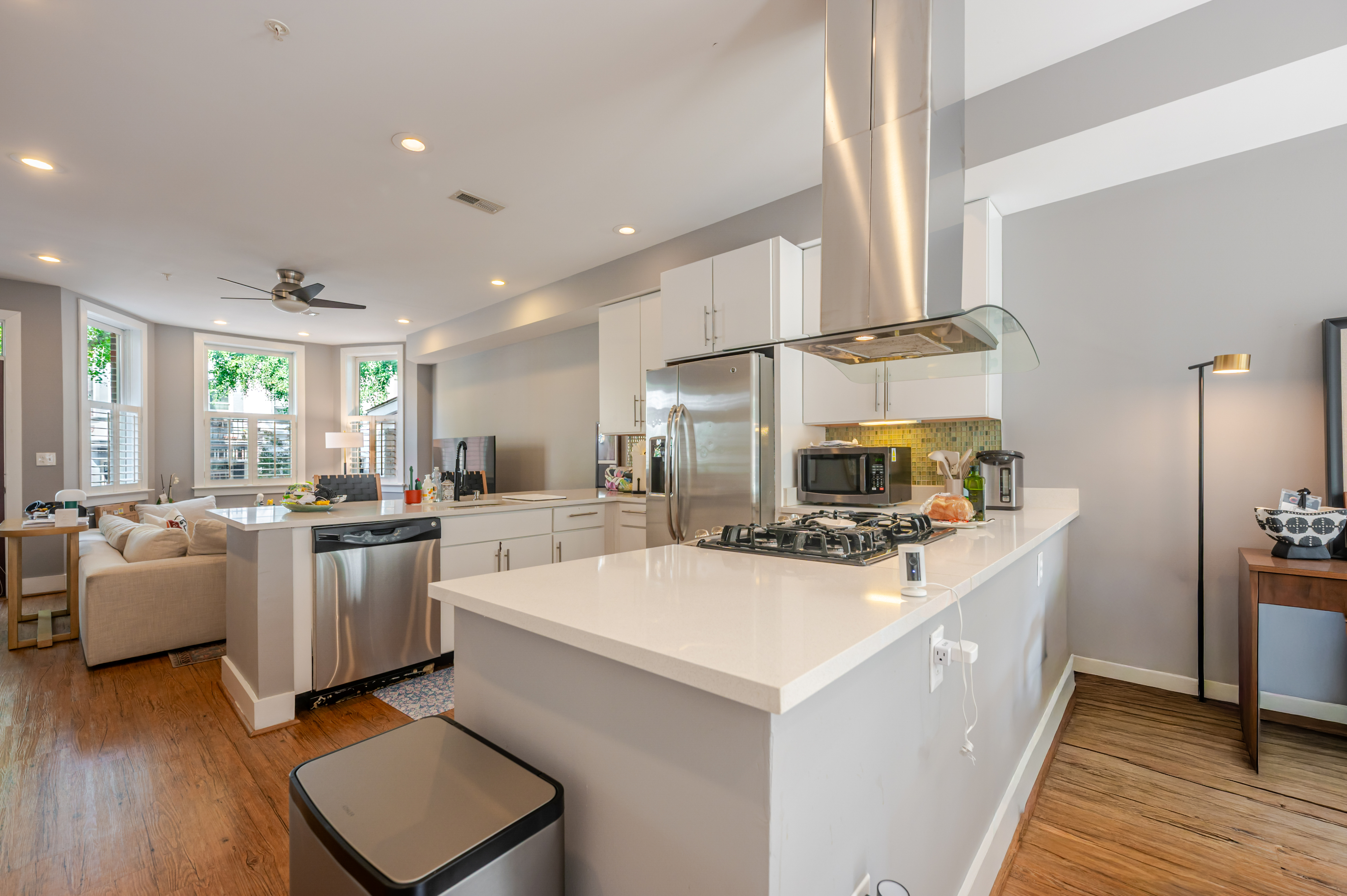 Gorgeous Bright Home in Unbeatable Location - Photo 11