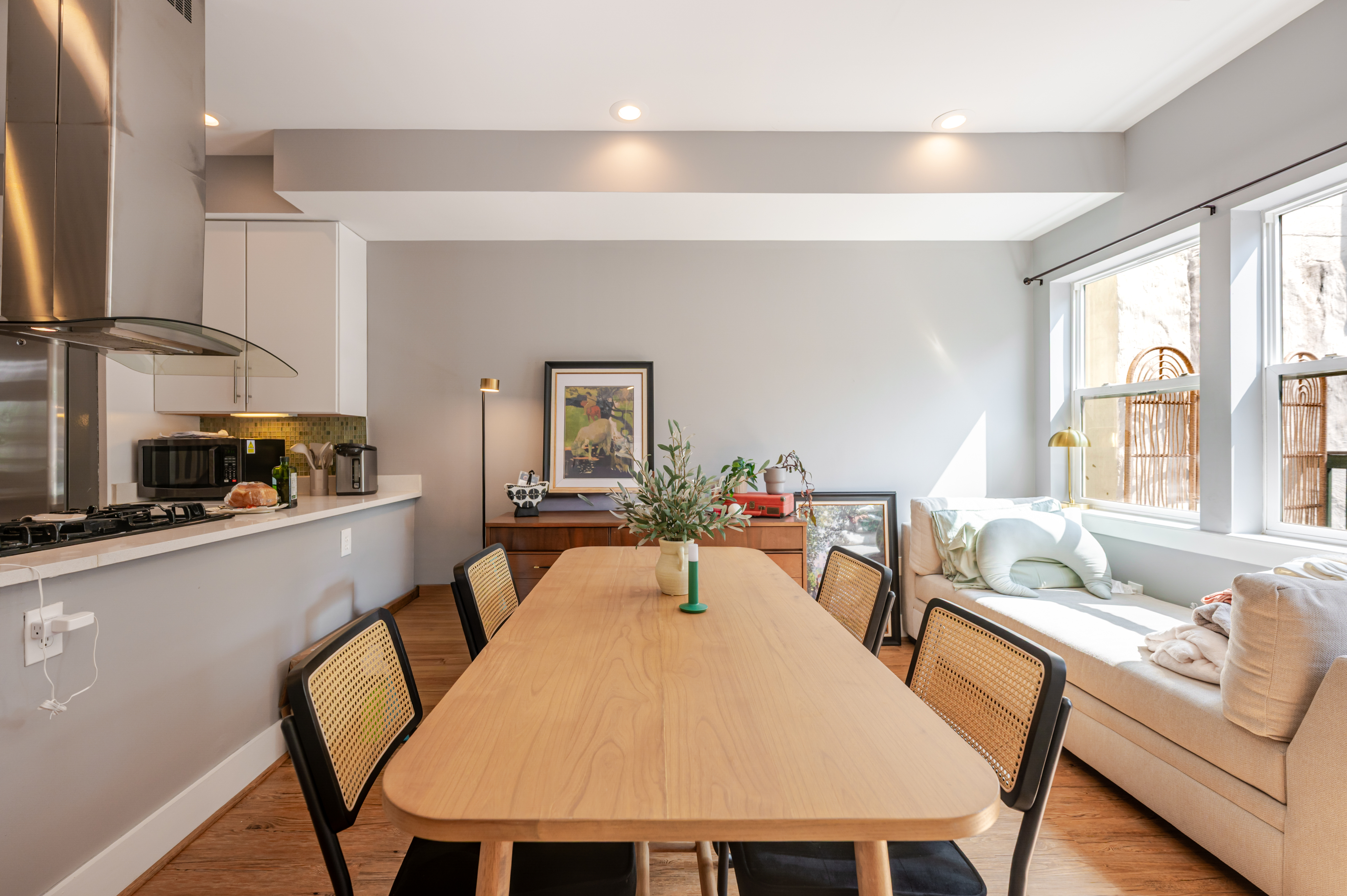 Gorgeous Bright Home in Unbeatable Location - Photo 12