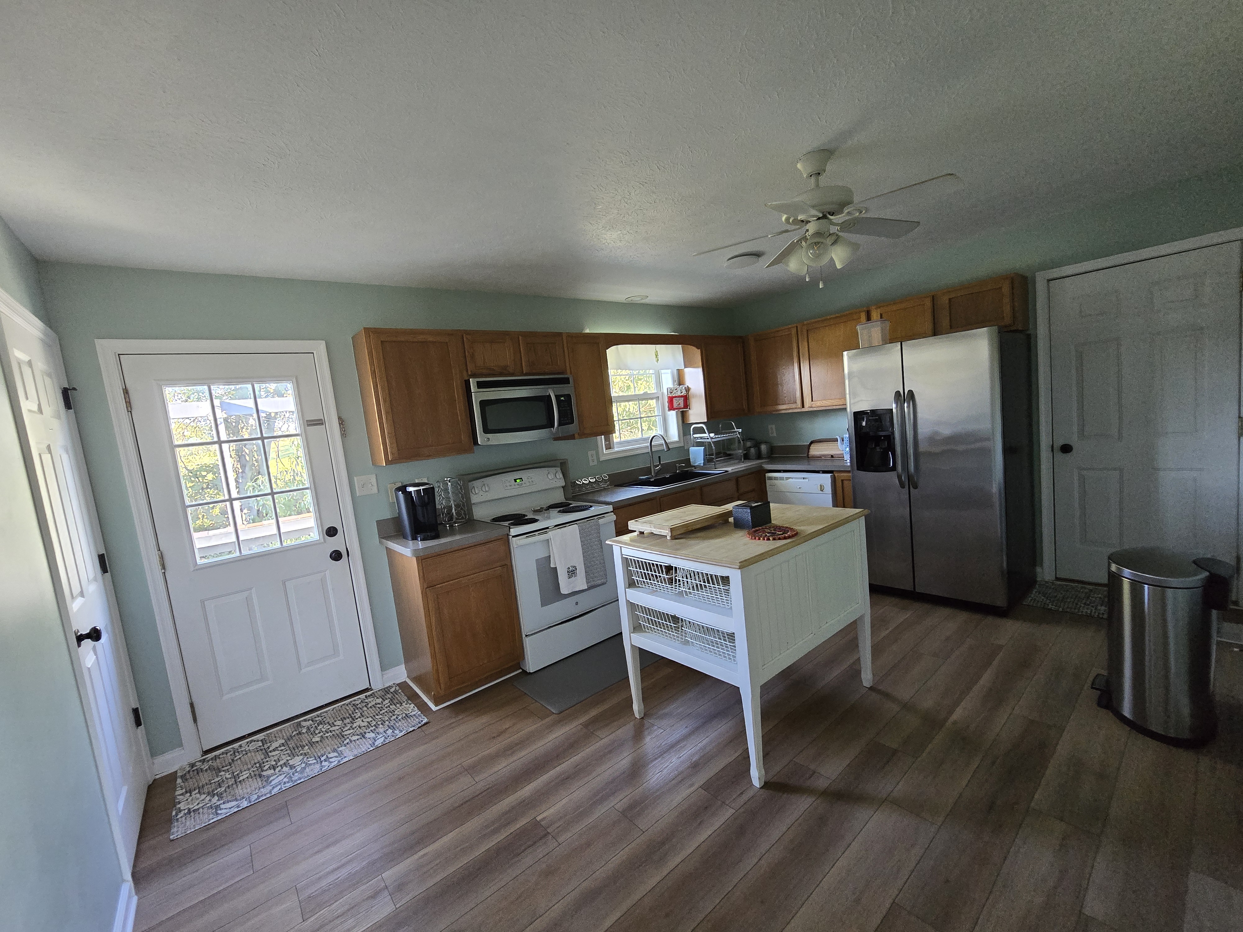 Primary suite with walk in closet and office space (Room 1) - Photo 12