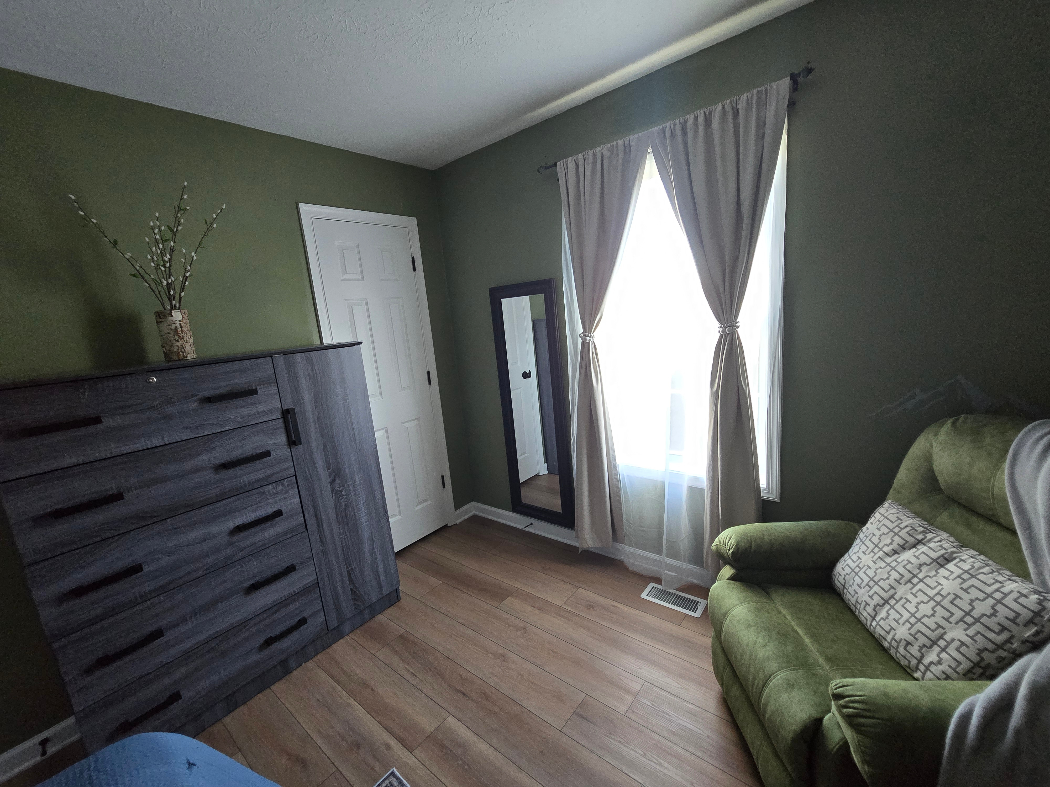 Primary suite with walk in closet and office space (Room 1) - Photo 2