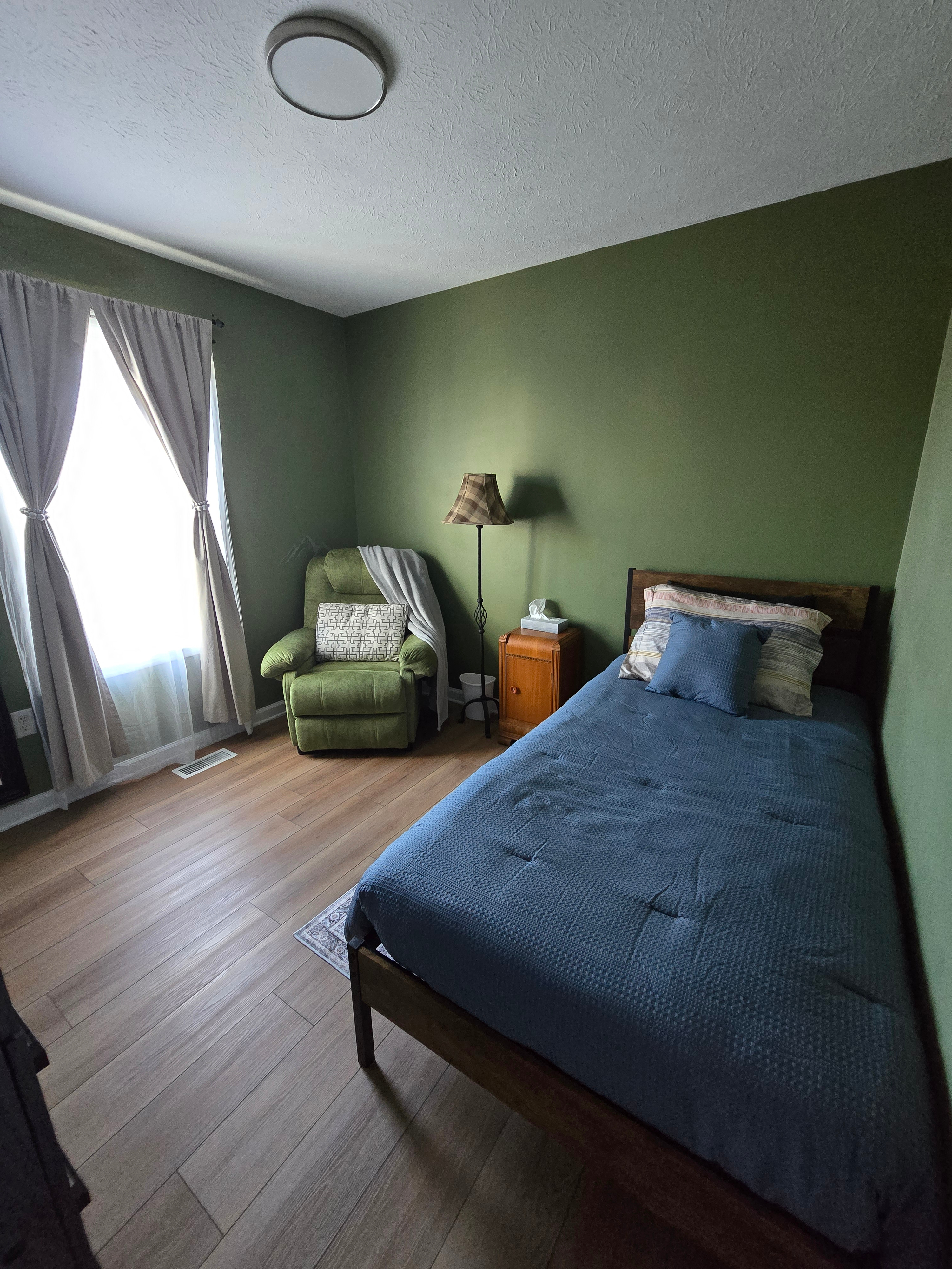 Primary suite with walk in closet and office space (Room 1) - Photo 3