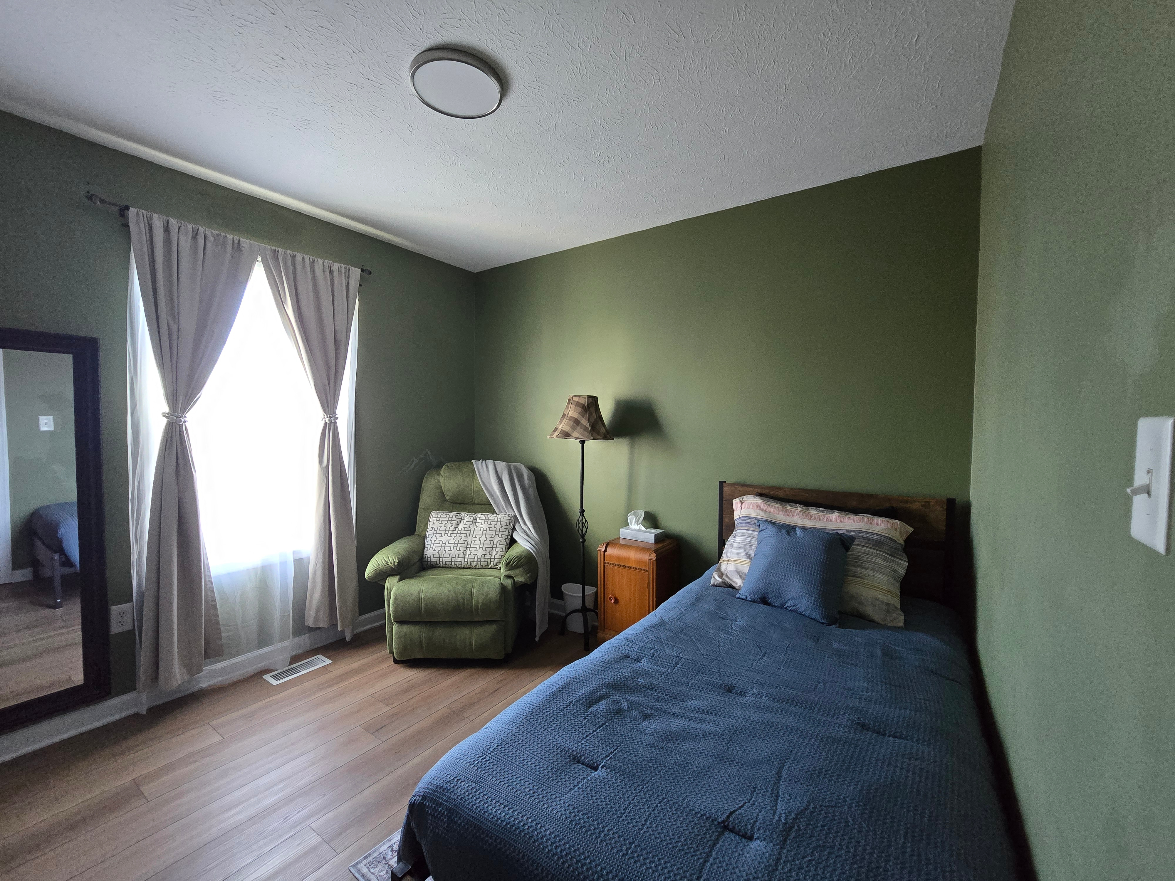 Primary suite with walk in closet and office space (Room 1) - Photo 4