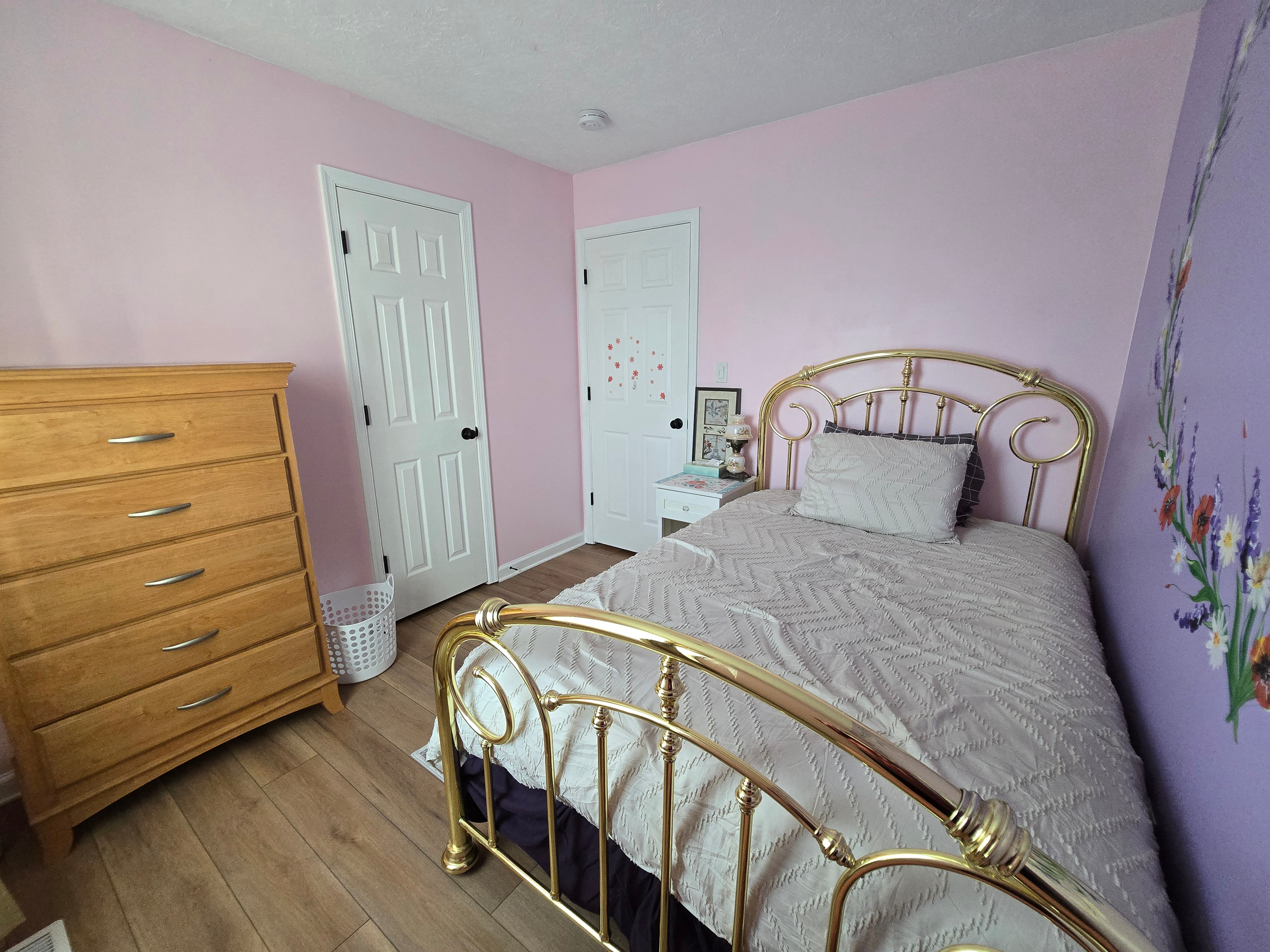 Primary suite with walk in closet and office space (Room 1) - Photo 1