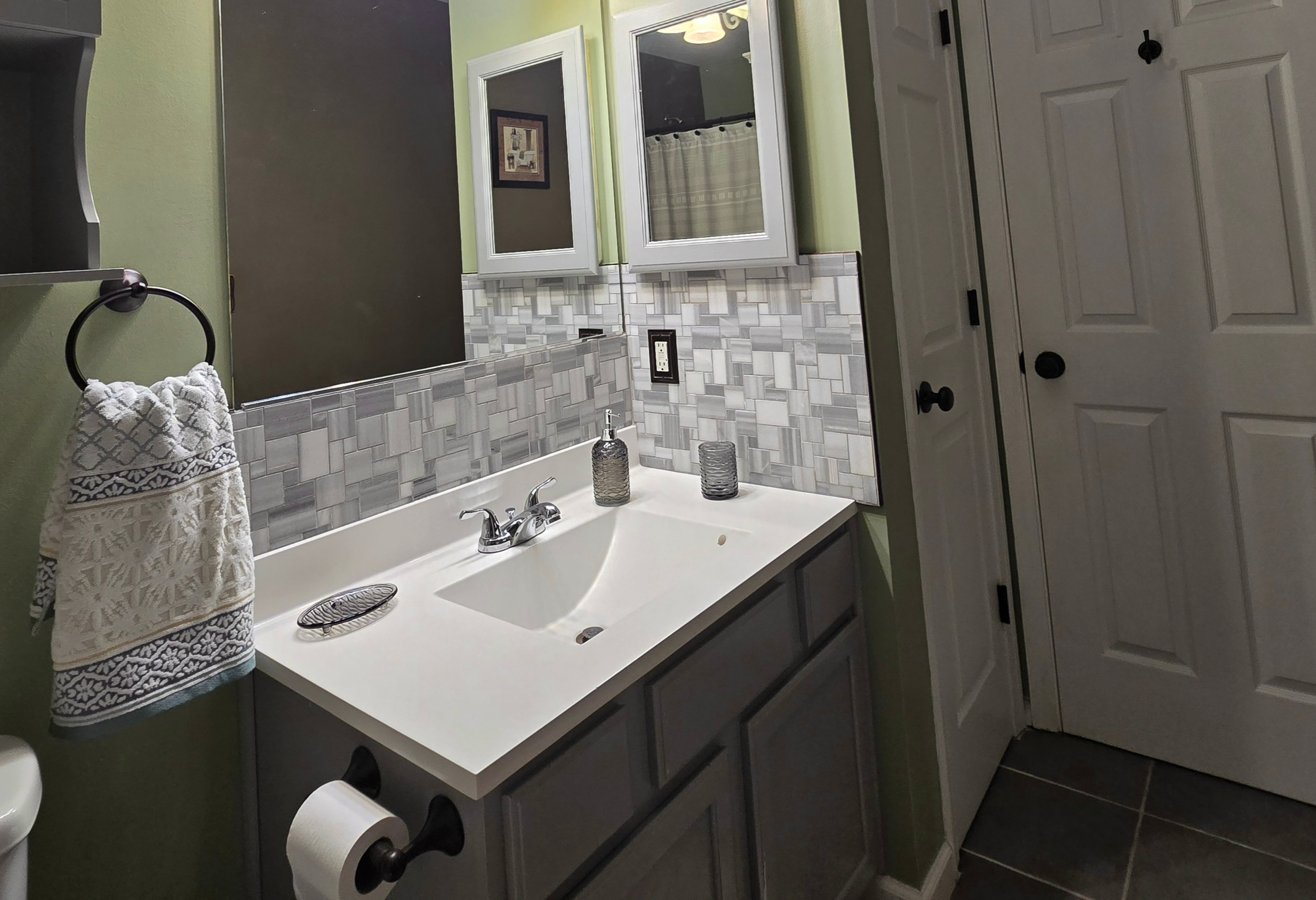 Primary suite with walk in closet and office space (Room 1) - Photo 7