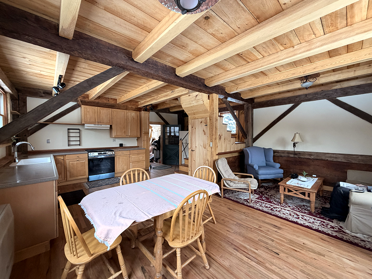 Newly renovated cabin on 140 acre farm - Photo 8