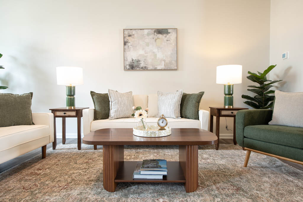Fully Furnished Lively Townhome - Photo 7