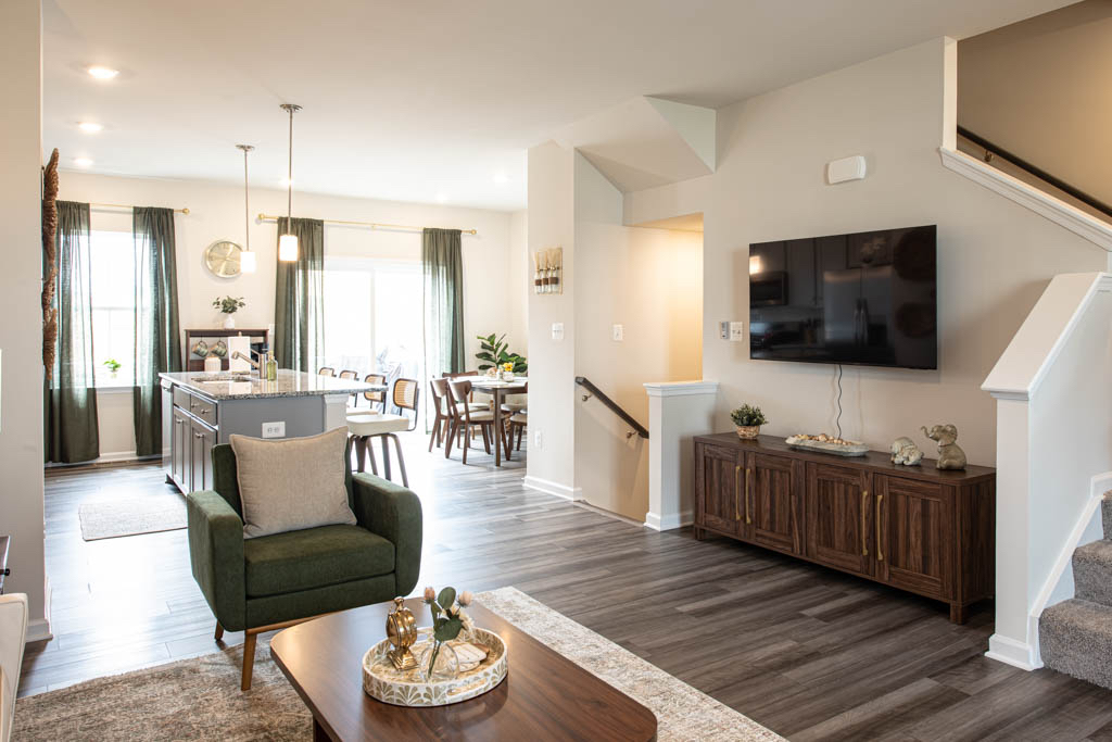 Fully Furnished Lively Townhome - Photo 11