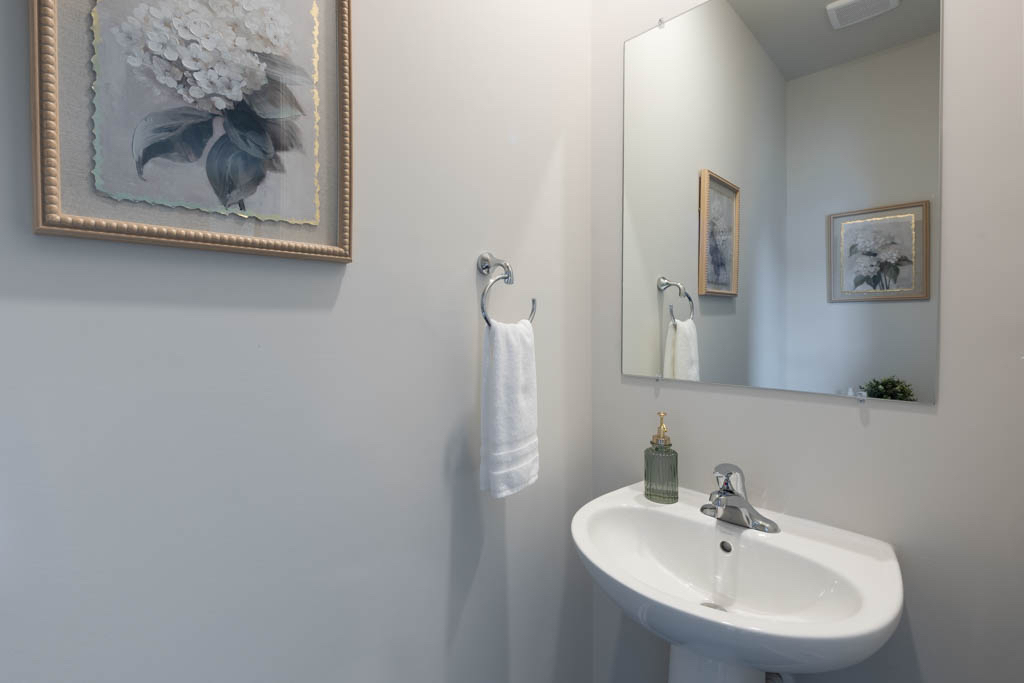 Fully Furnished Lively Townhome - Photo 10