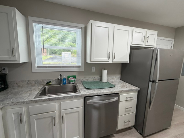 Fully Furnished 2 Bedroom Retreat with All Utilities Included, Perfect for Traveling Professionals - Photo 4