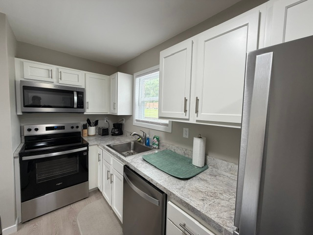 Fully Furnished 2 Bedroom Retreat with All Utilities Included, Perfect for Traveling Professionals - Photo 3