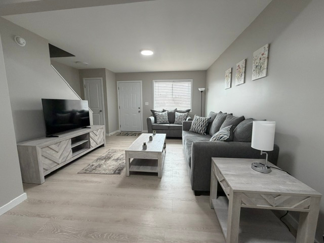 Fully Furnished 2 Bedroom Retreat with All Utilities Included, Perfect for Traveling Professionals - Photo 2