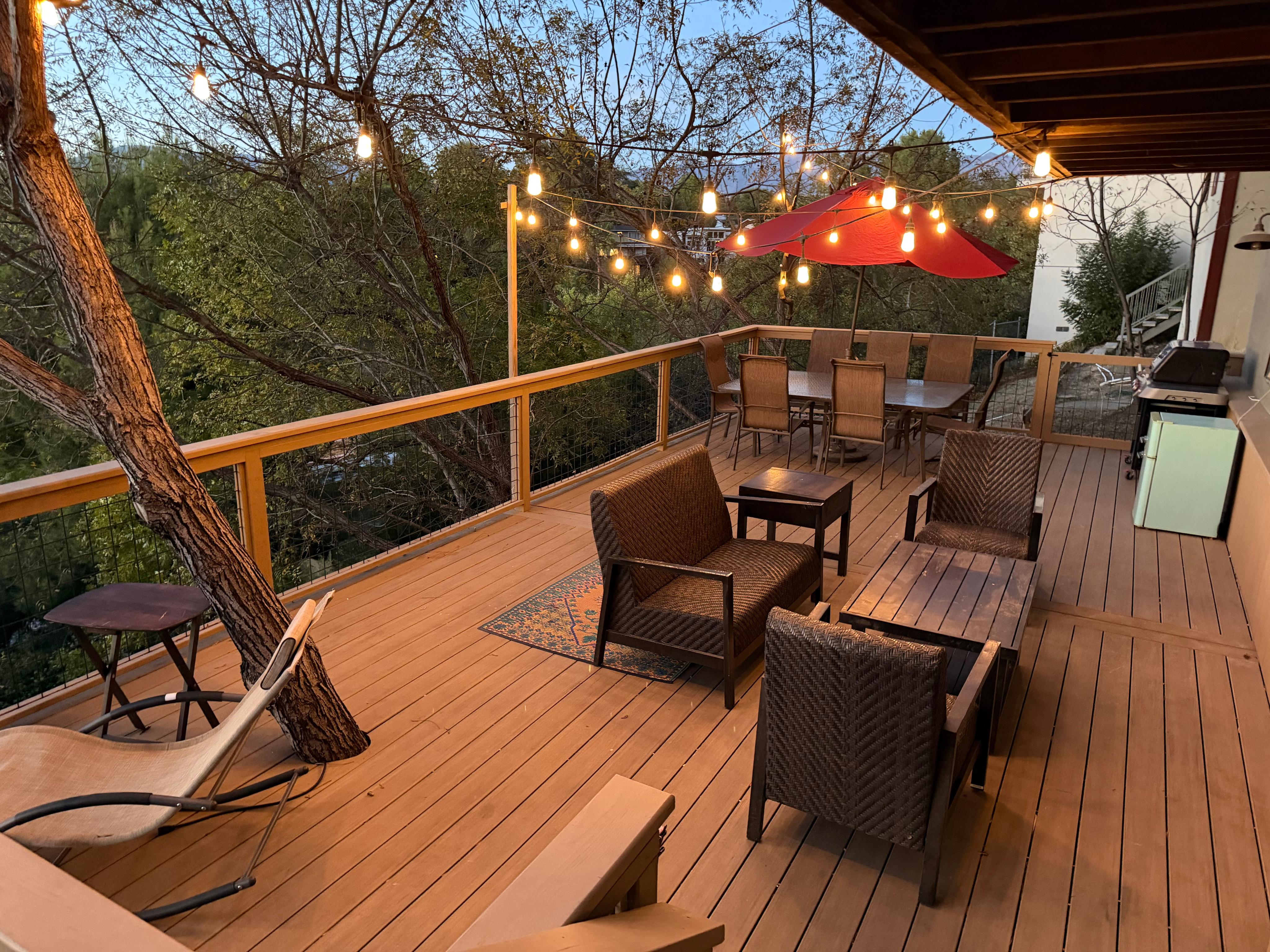 Designer Studio, Huge Private Deck & Canyon Views - 12 Min to Adventist Glendale - Photo 3