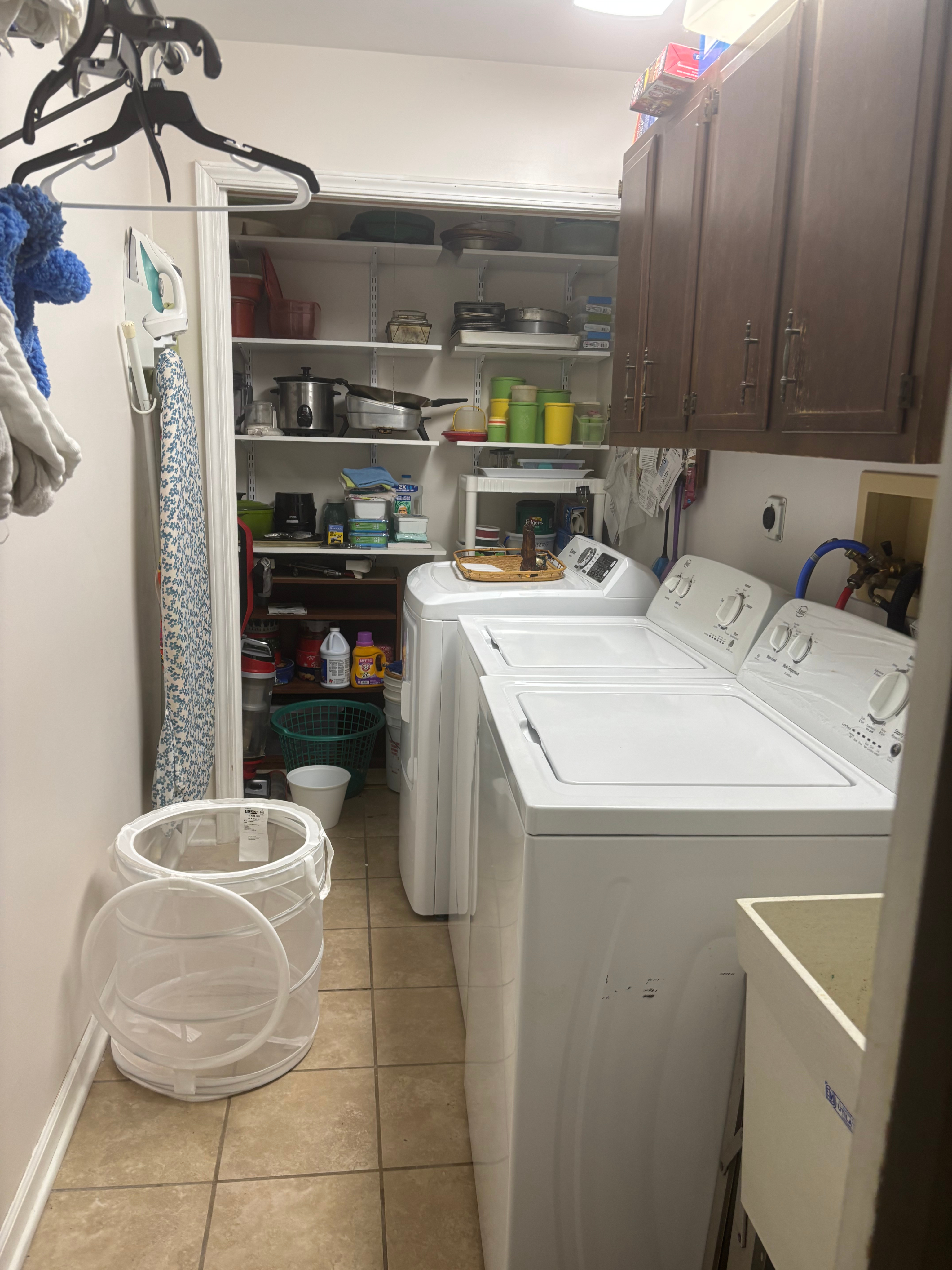 Furnished Private Queen Bedroom, Separate Study & Private Bath Near Buffalo Hospitals in Tonawanda - Photo 10