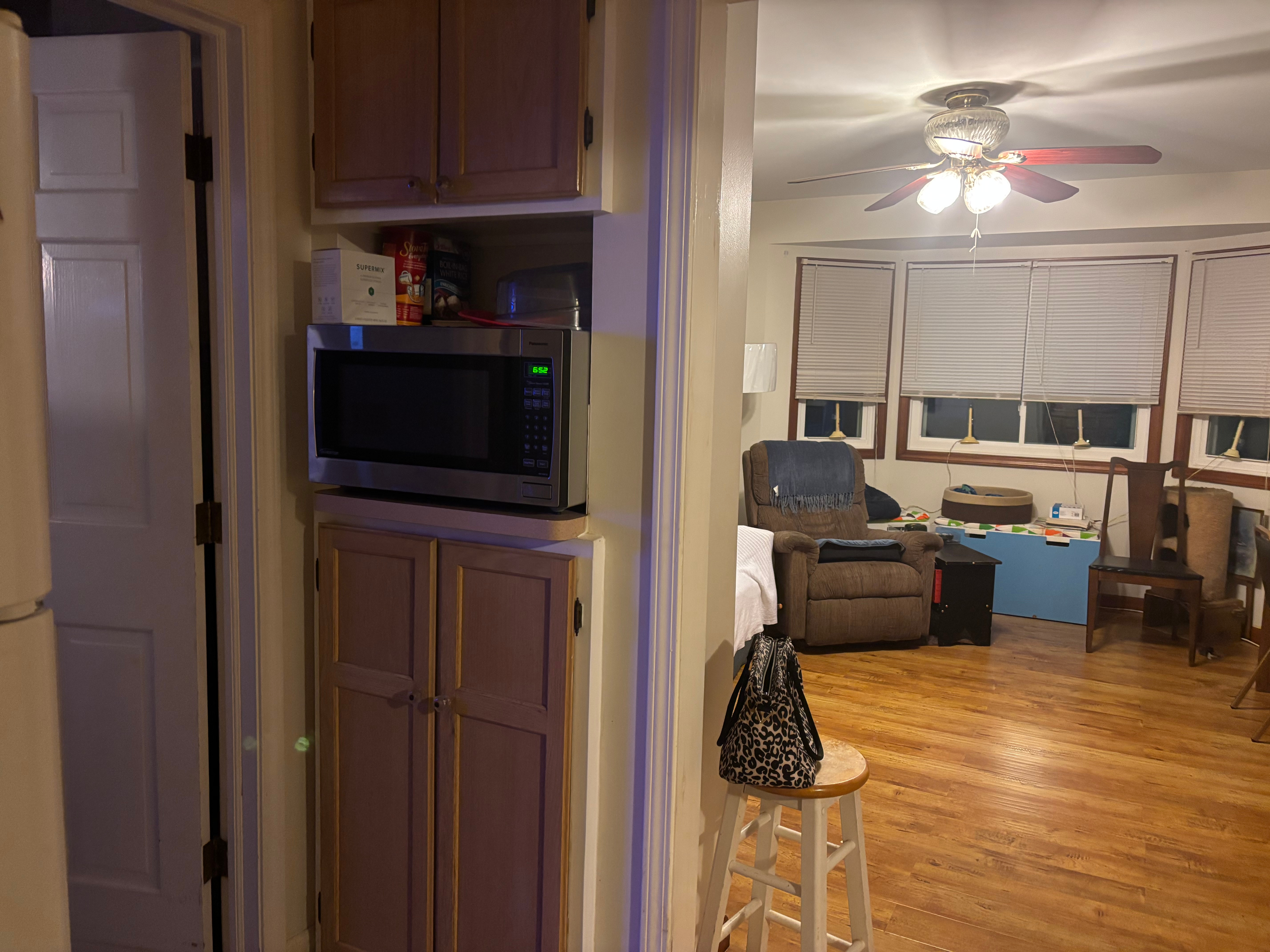 Furnished Private Queen Bedroom, Separate Study & Private Bath Near Buffalo Hospitals in Tonawanda - Photo 8