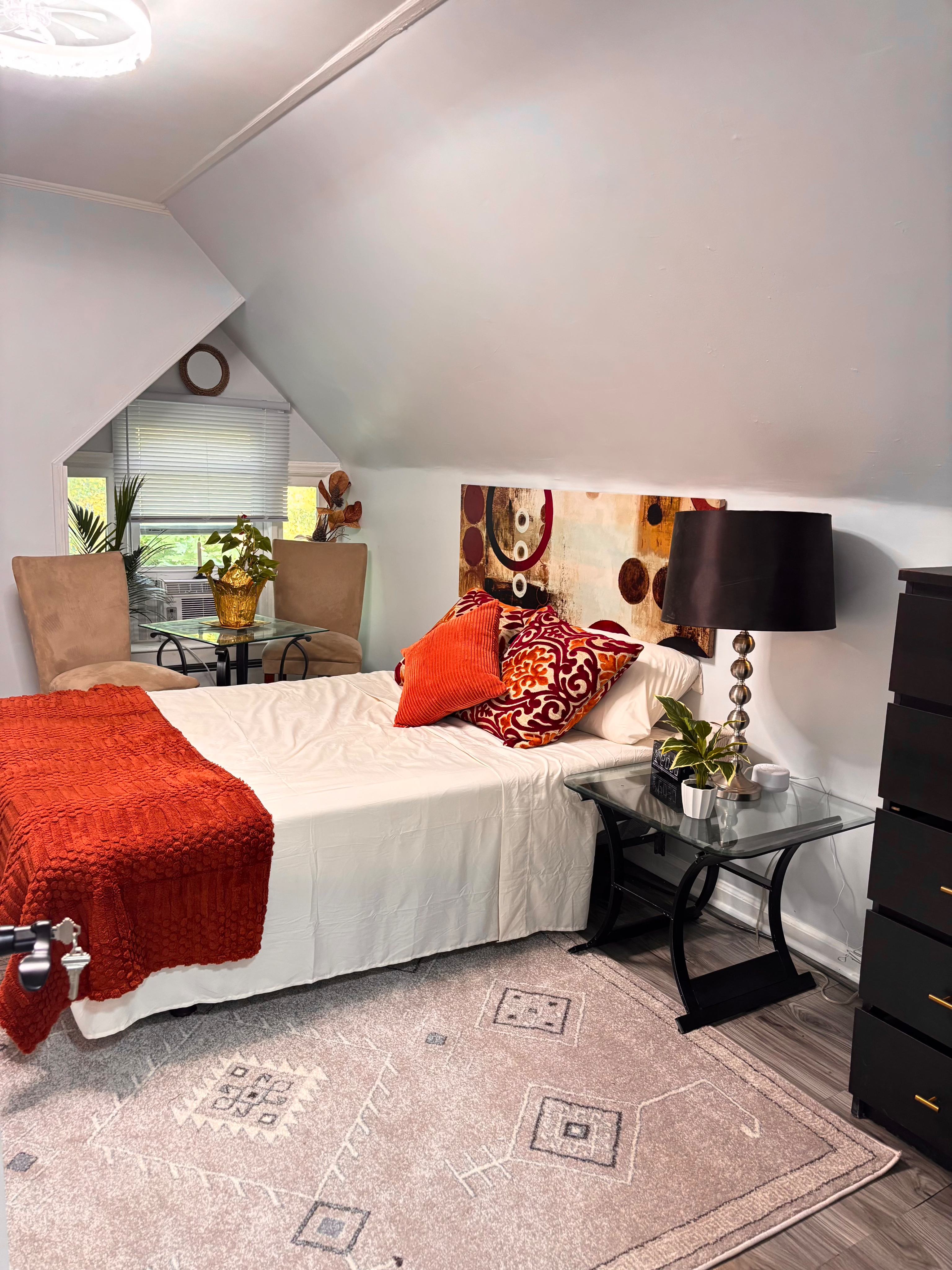 **"PEACEFUL HAVEN FOR HEALTHCARE & AVIATON PROFESSIONALS IN NYC- Flexible Terms Available"** - Photo 9