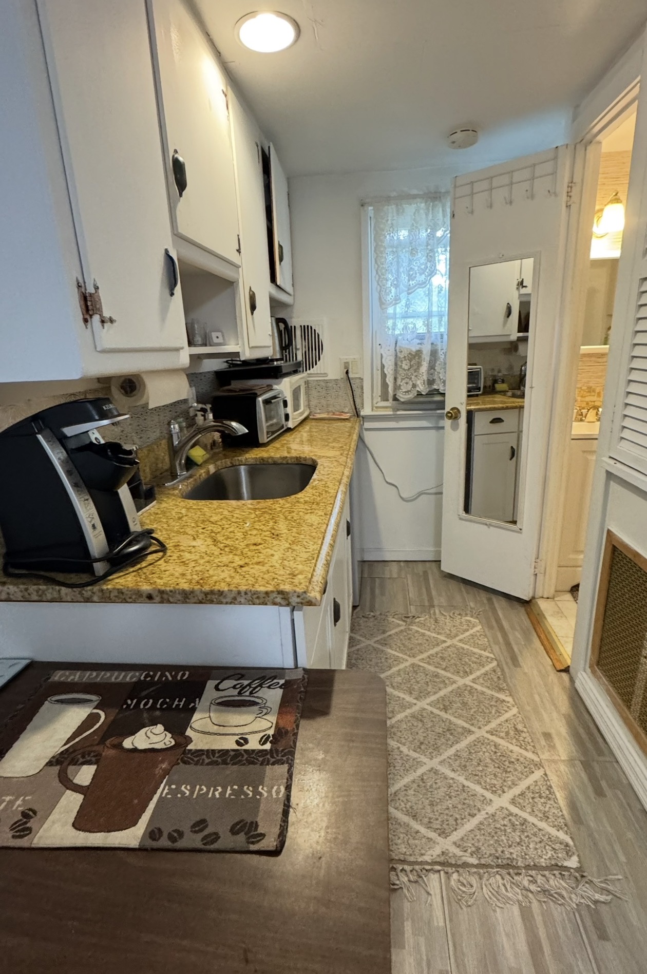 Entire Guesthouse in Great Neck, Kings Point, NY - Photo 7