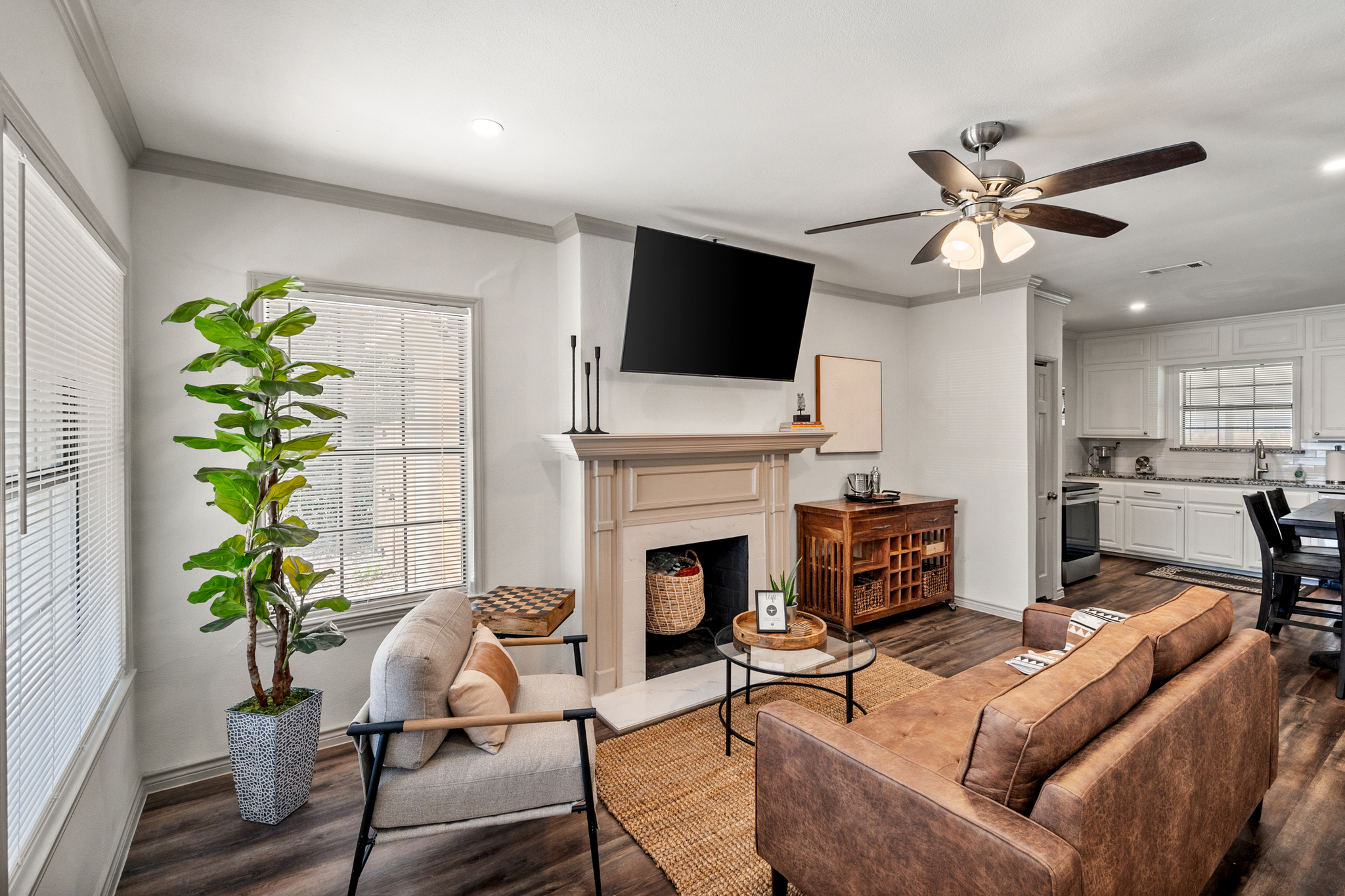 Remodeled 3BR by TCU · King Suite & Fenced Yard - Photo 2