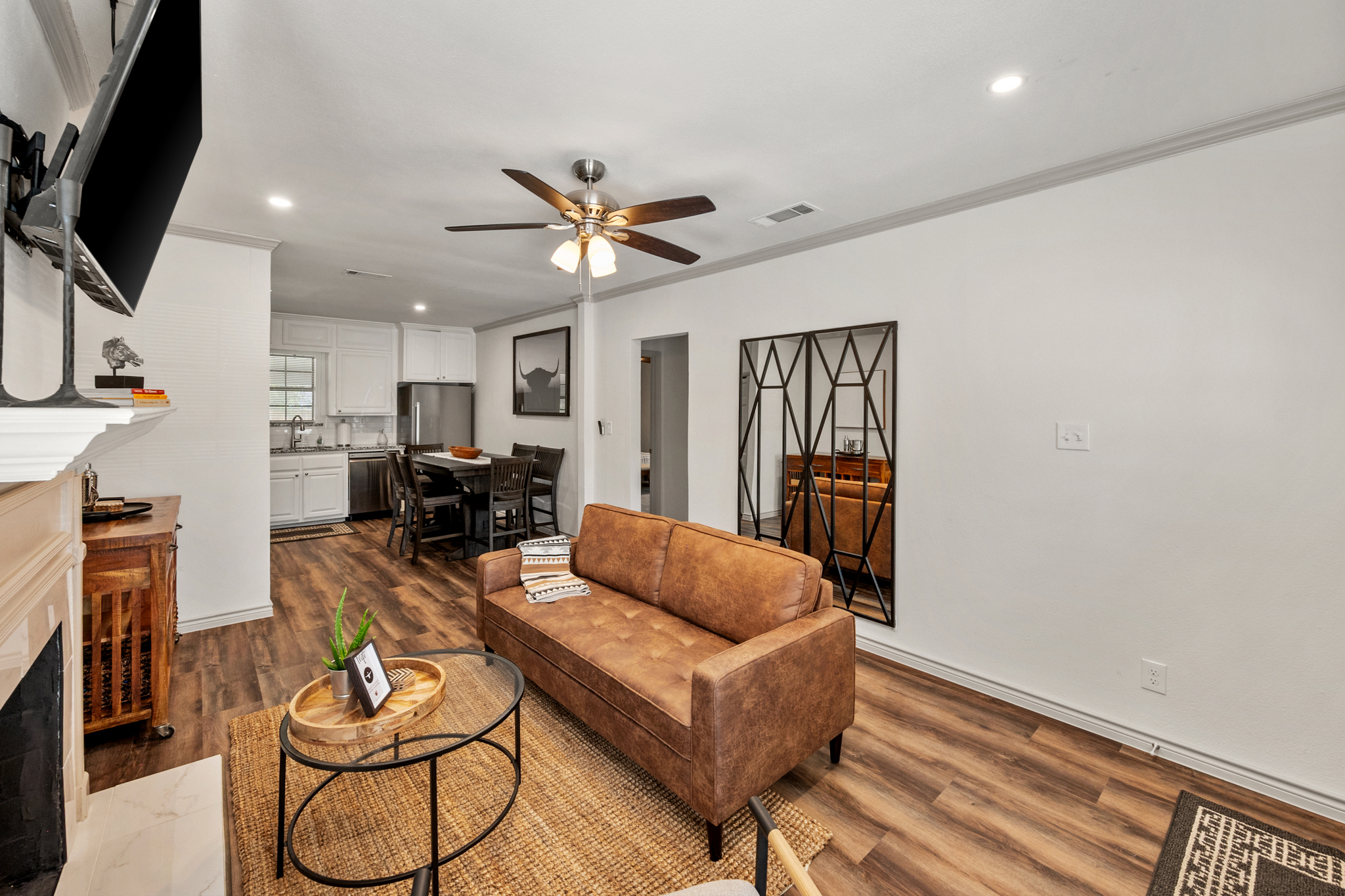 Remodeled 3BR by TCU · King Suite & Fenced Yard - Photo 4