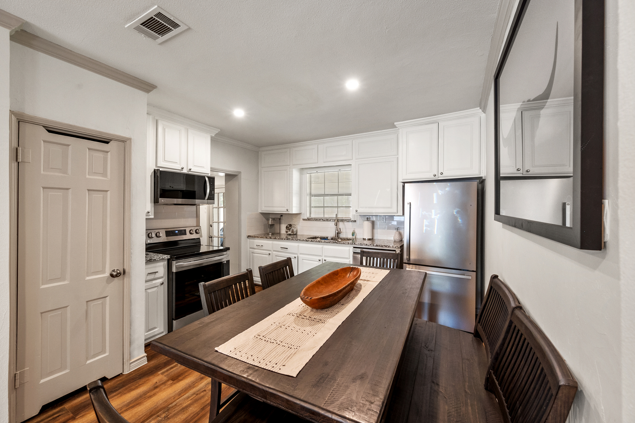 Remodeled 3BR by TCU · King Suite & Fenced Yard - Photo 5
