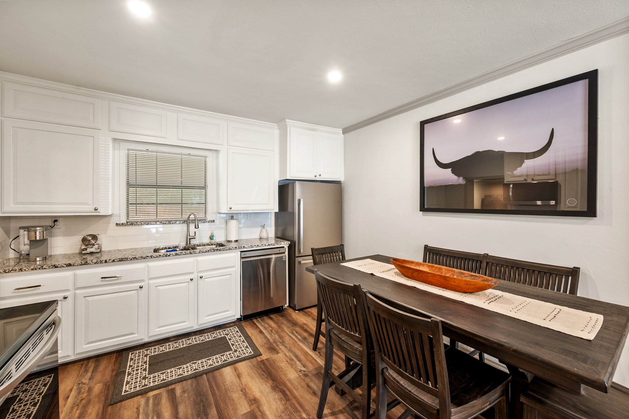 Remodeled 3BR by TCU · King Suite & Fenced Yard - Photo 6