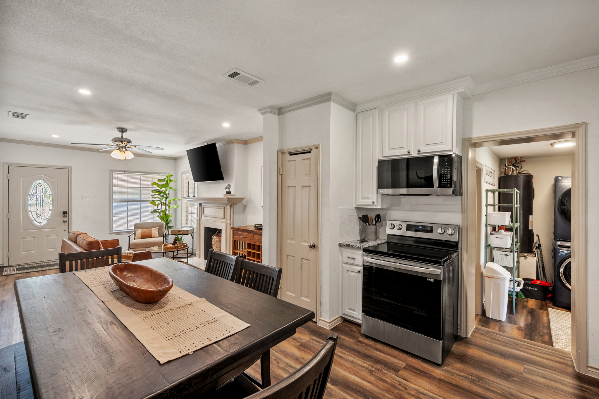 Remodeled 3BR by TCU · King Suite & Fenced Yard - Photo 7