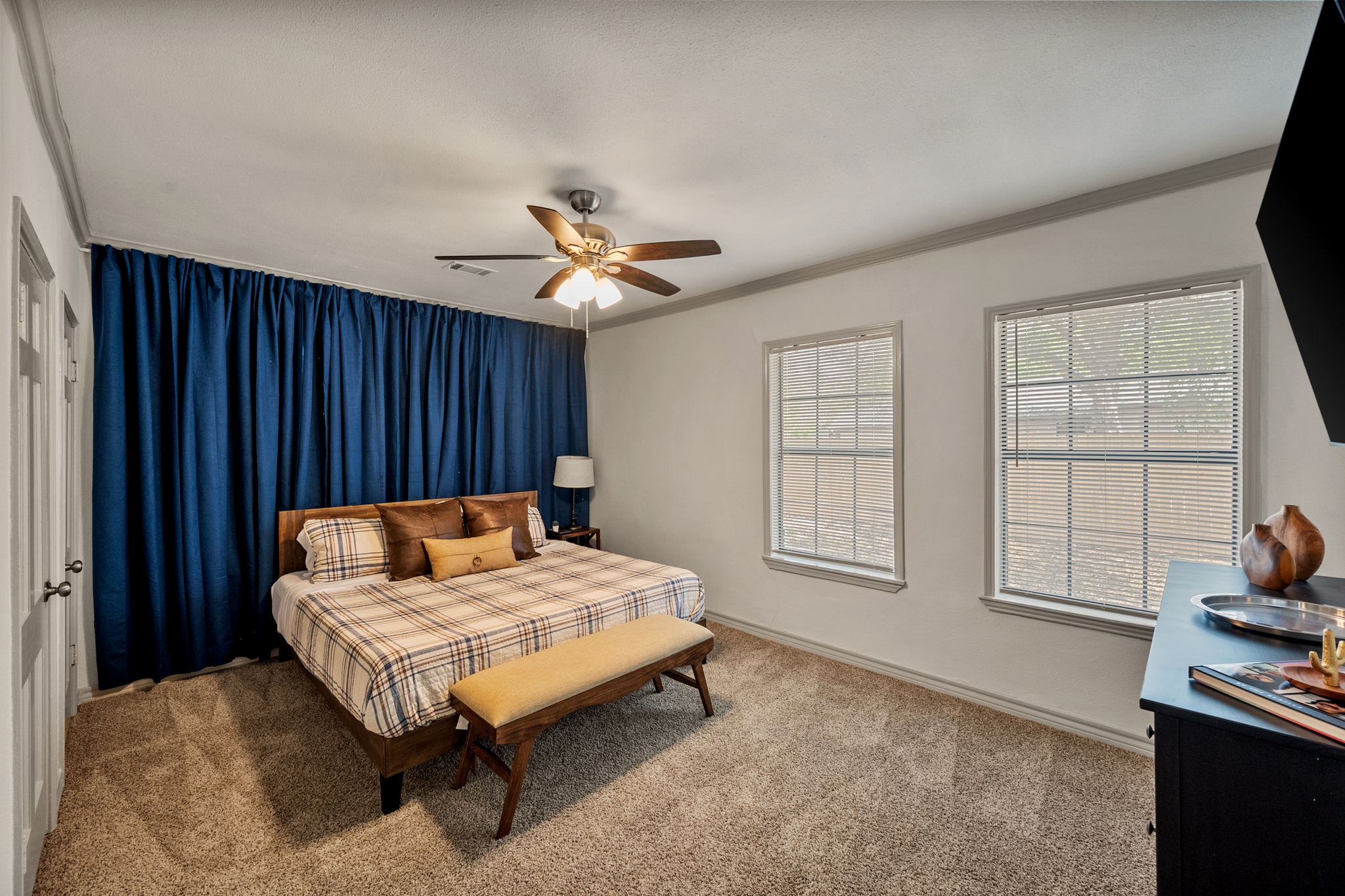 Remodeled 3BR by TCU · King Suite & Fenced Yard - Photo 8