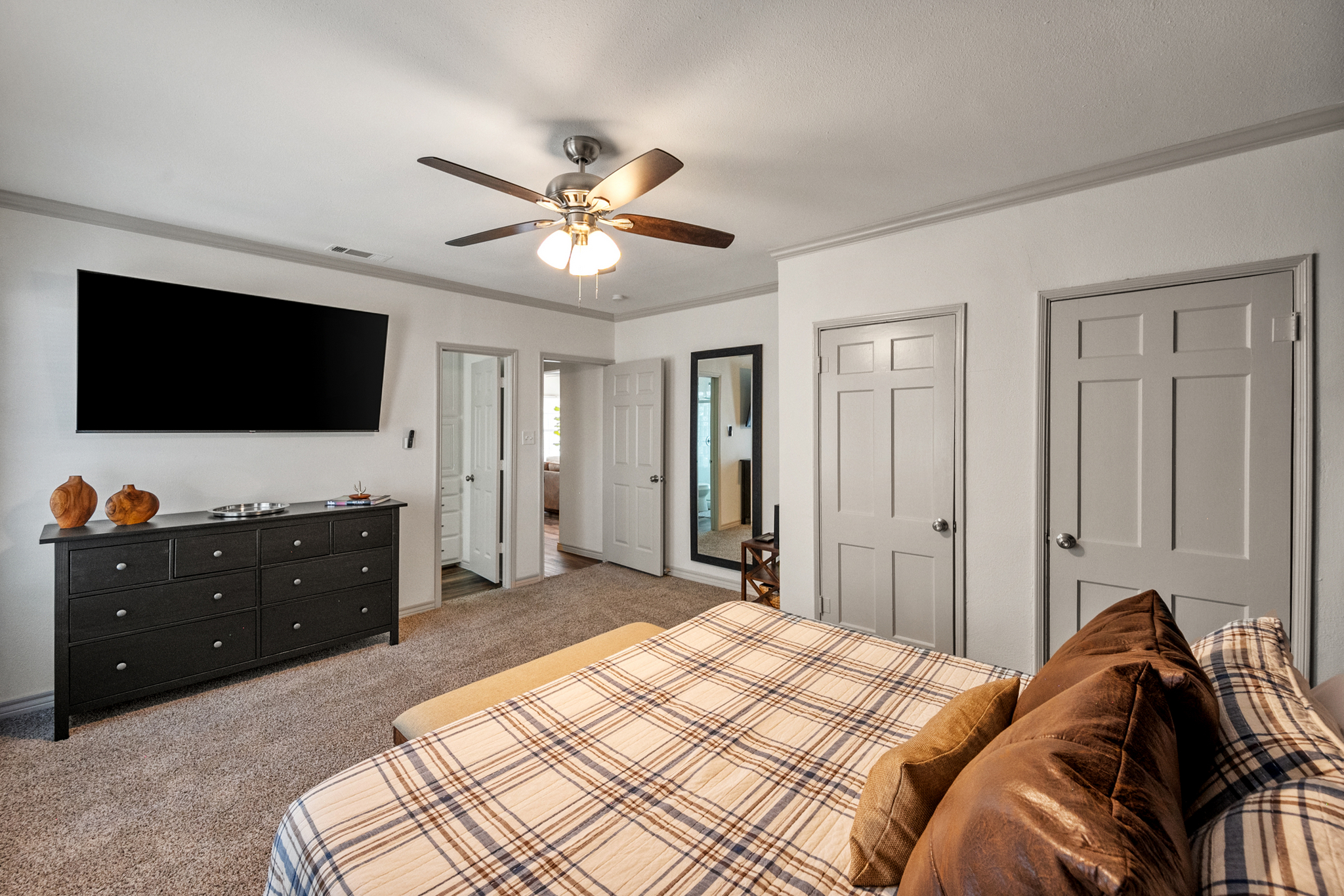 Remodeled 3BR by TCU · King Suite & Fenced Yard - Photo 9