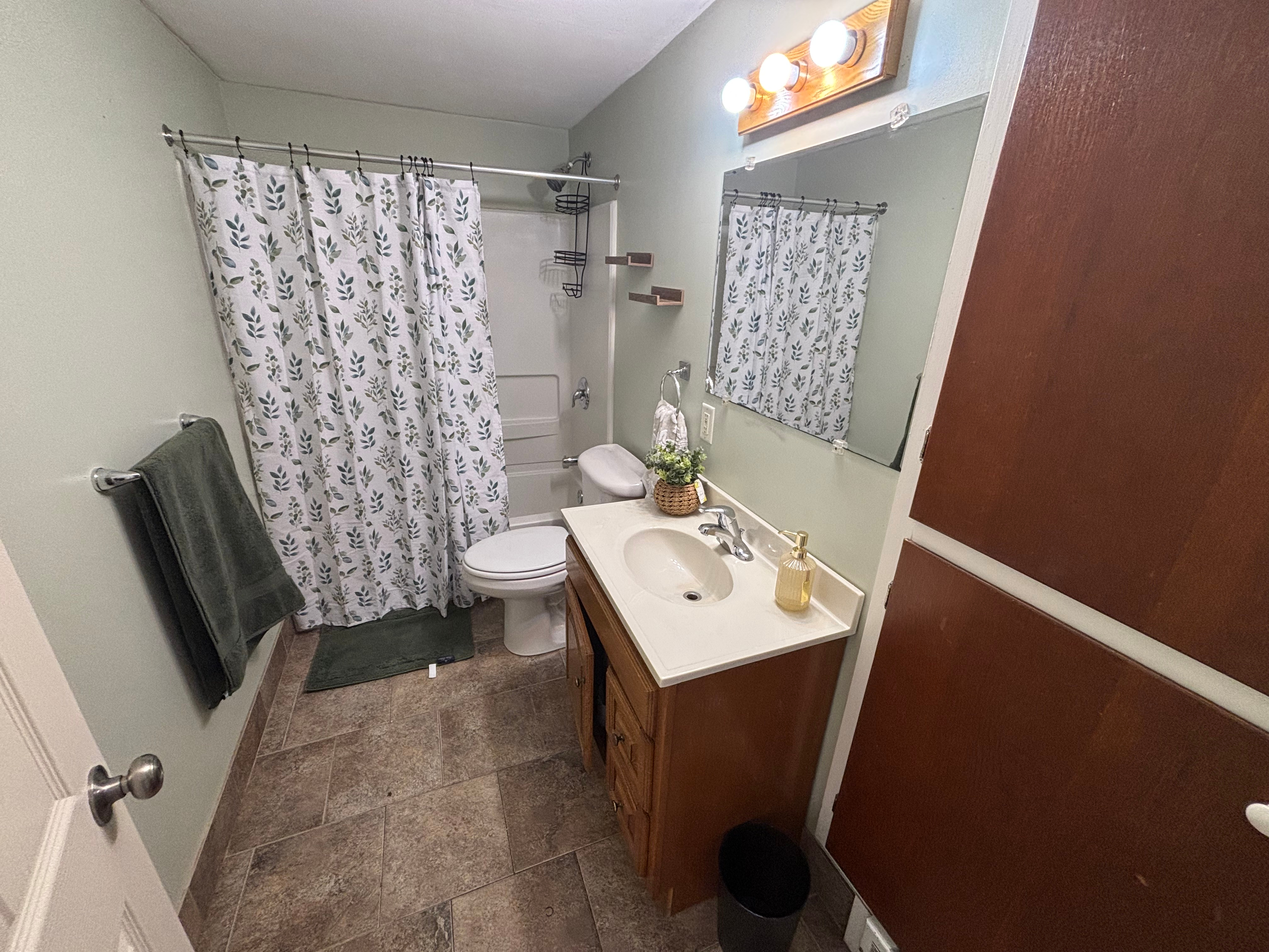2-Bed Gem with 2-Car Garage - Photo 7