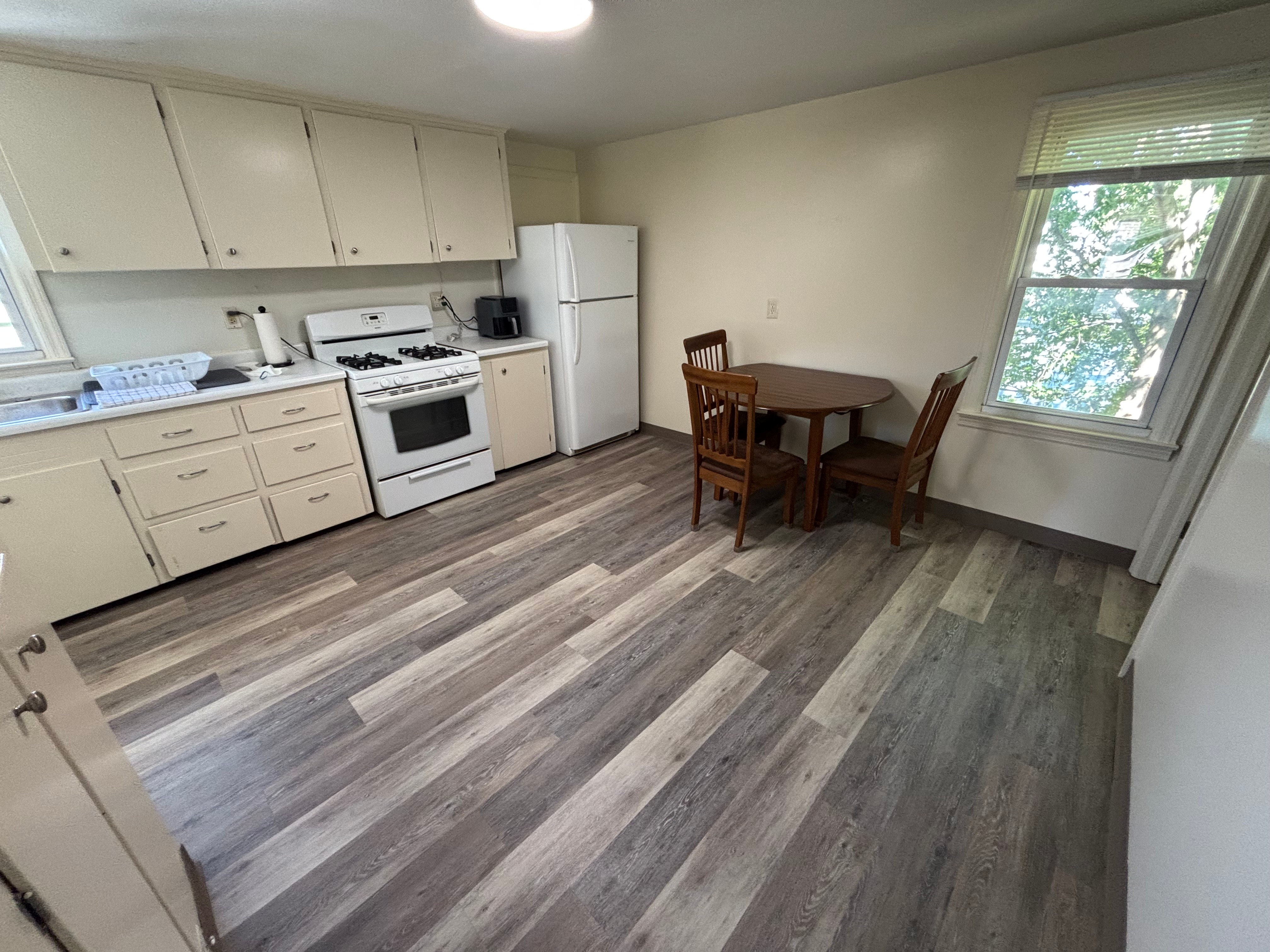 2-Bed Gem with 2-Car Garage - Photo 5