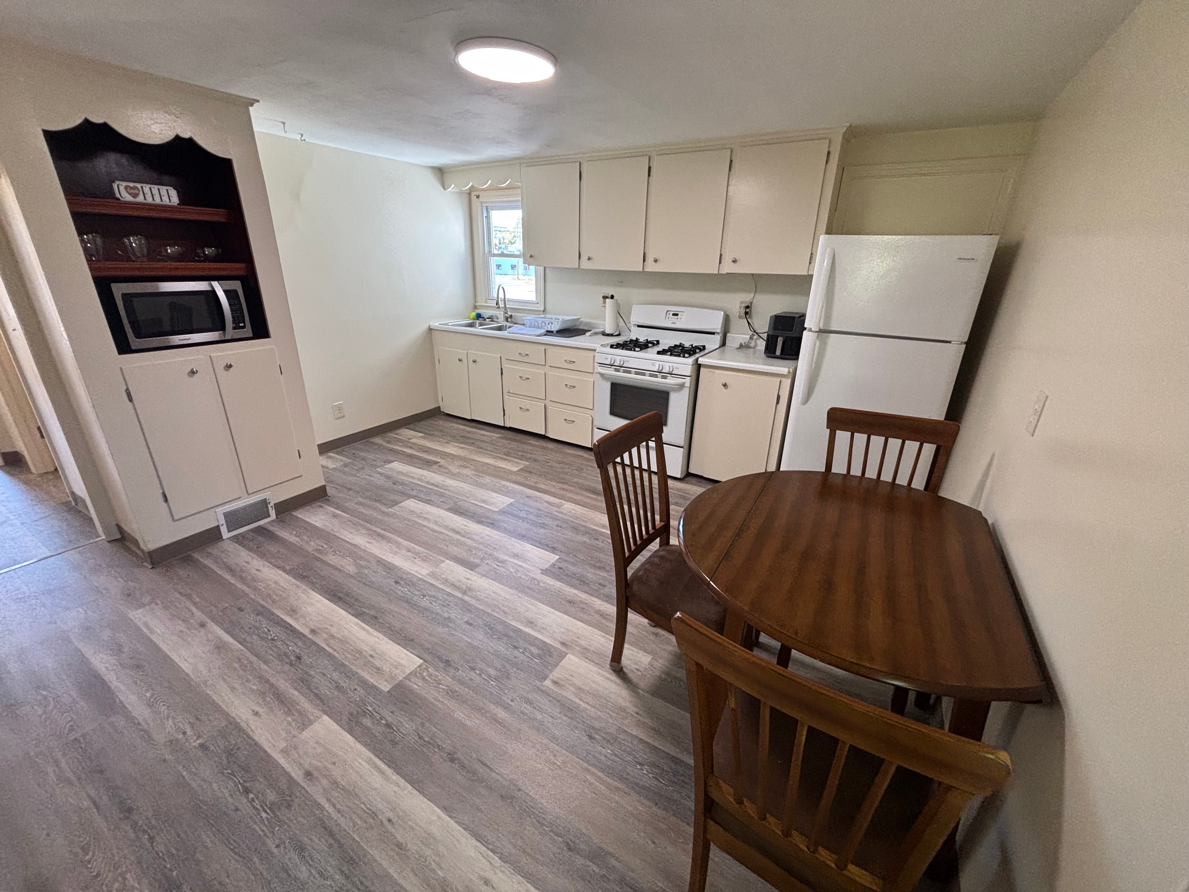 2-Bed Gem with 2-Car Garage - Photo 6
