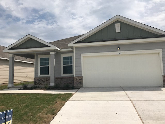 Pet-Friendly Furnished 3BR Home | WiFi, Office & Fenced Yard - Photo 1